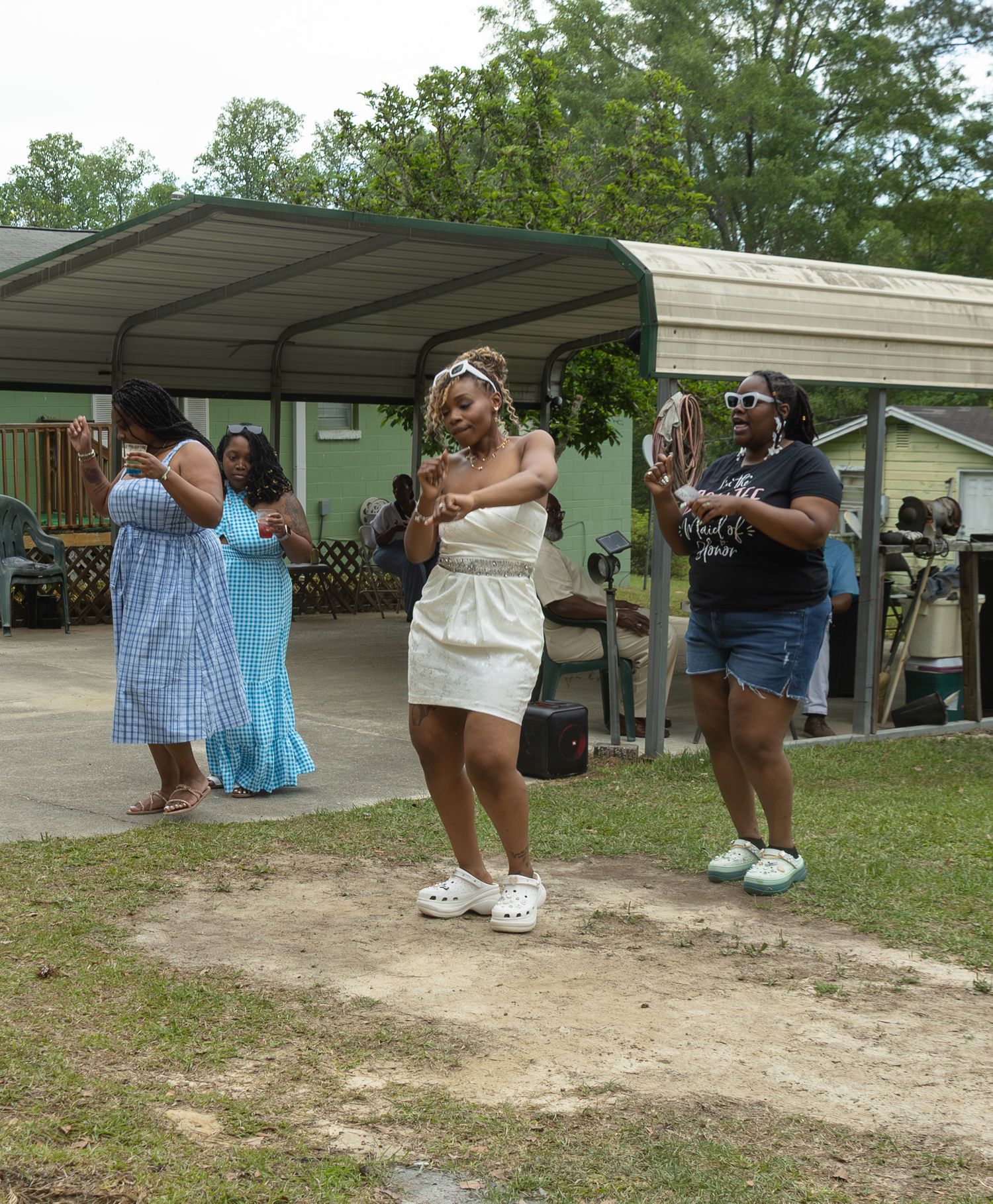 Candid wedding reception moment at Georgia backyard wedding, Kaylin Ross Photography