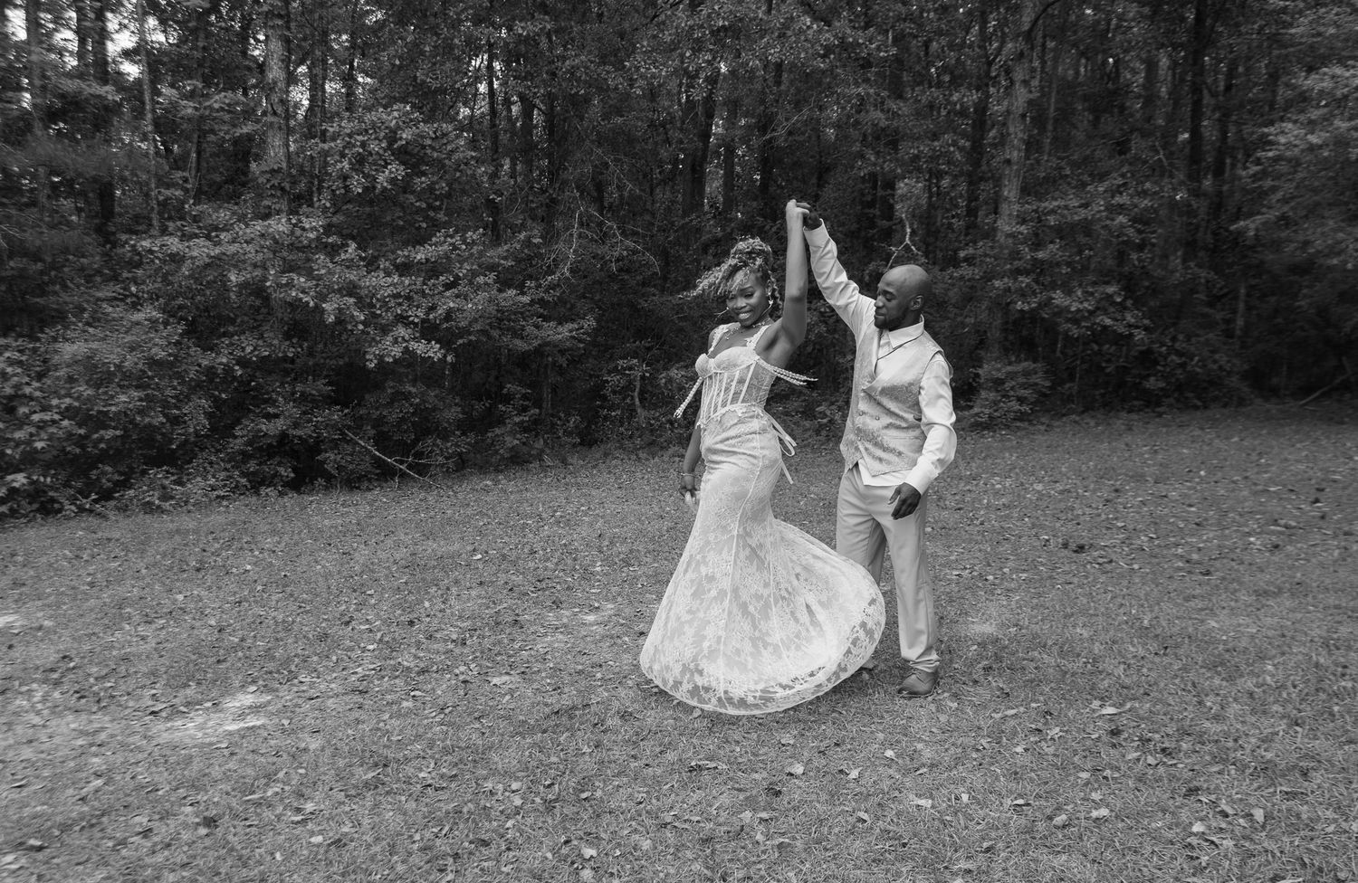 Bride and groom portraits at intimate backyard wedding in Georgia, Kaylin Ross Photography