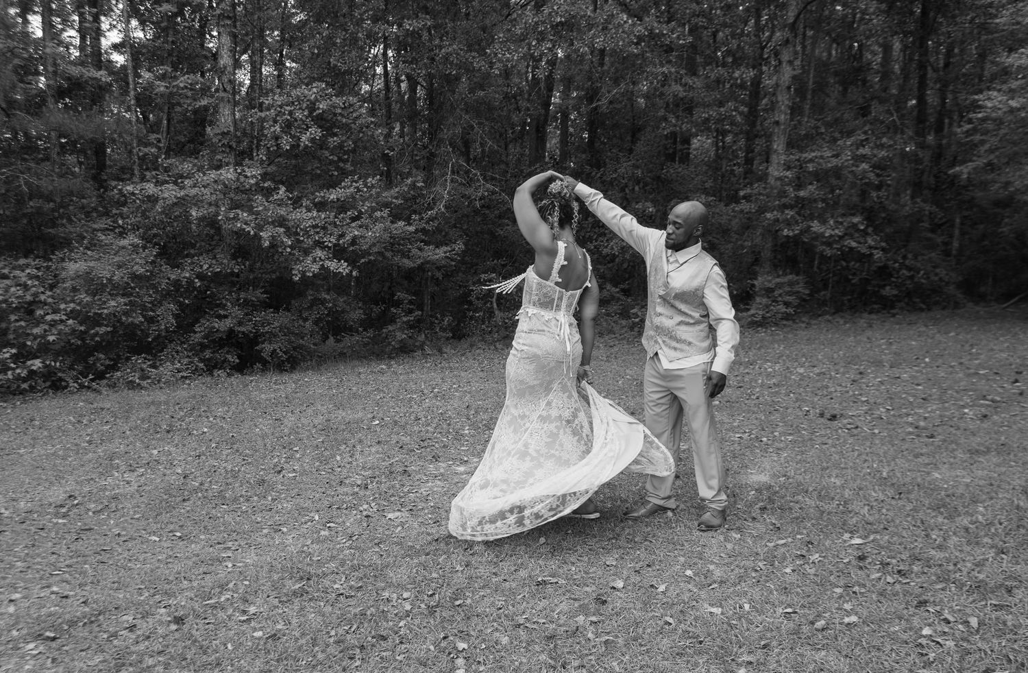 Bride and groom portraits at intimate backyard wedding in Georgia, Kaylin Ross Photography