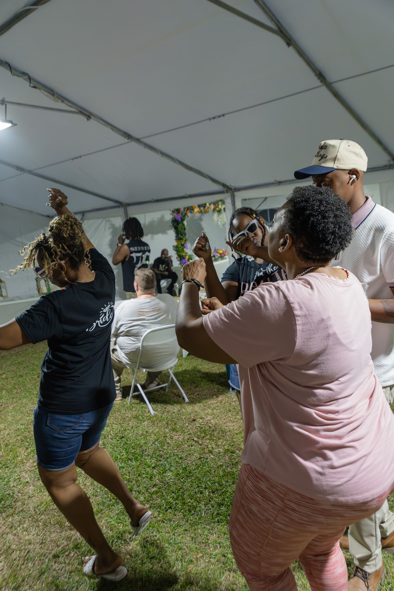Candid wedding reception moment at Georgia backyard wedding, Kaylin Ross Photography