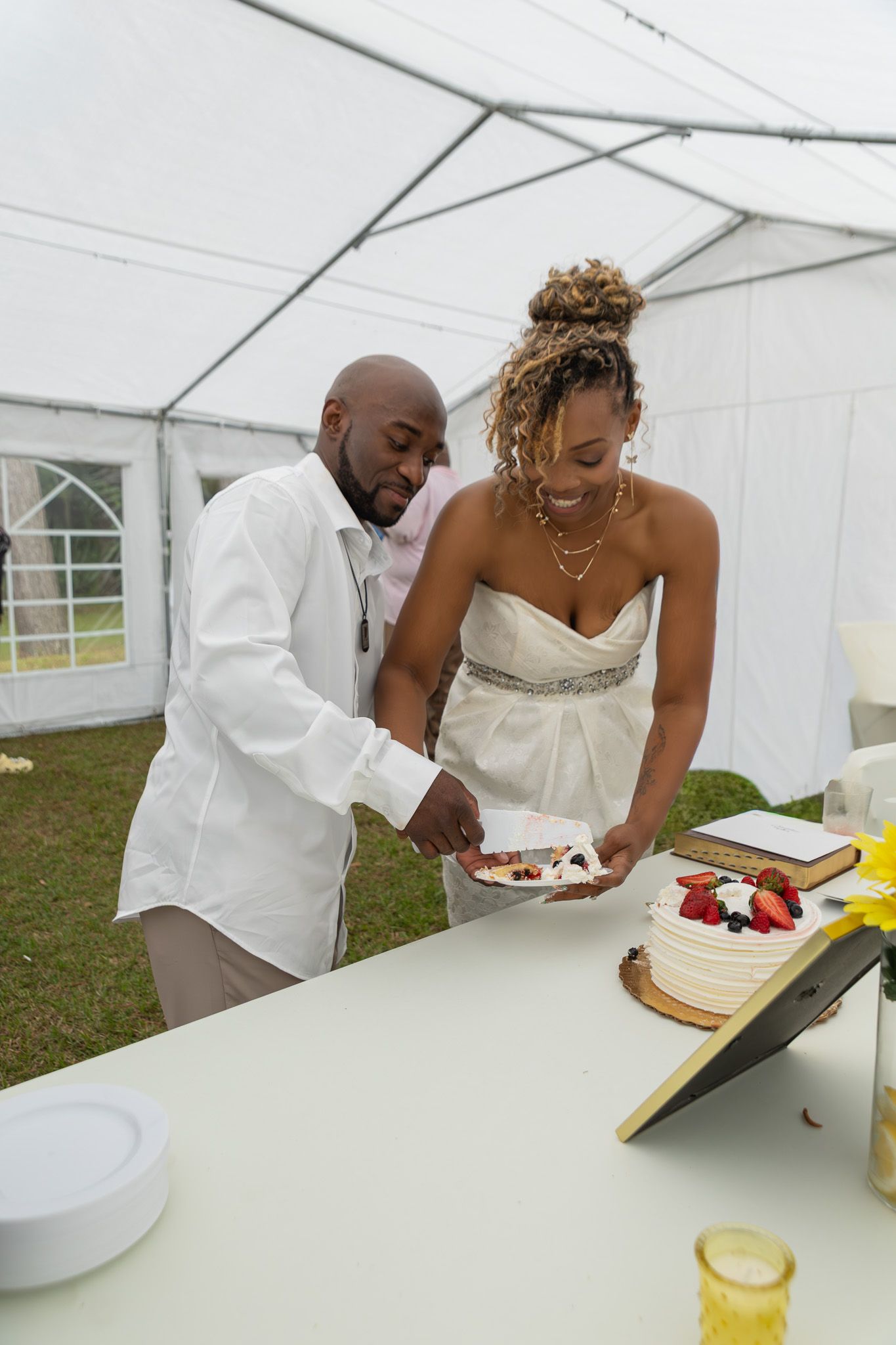 Candid wedding reception moment at Georgia backyard wedding, Kaylin Ross Photography