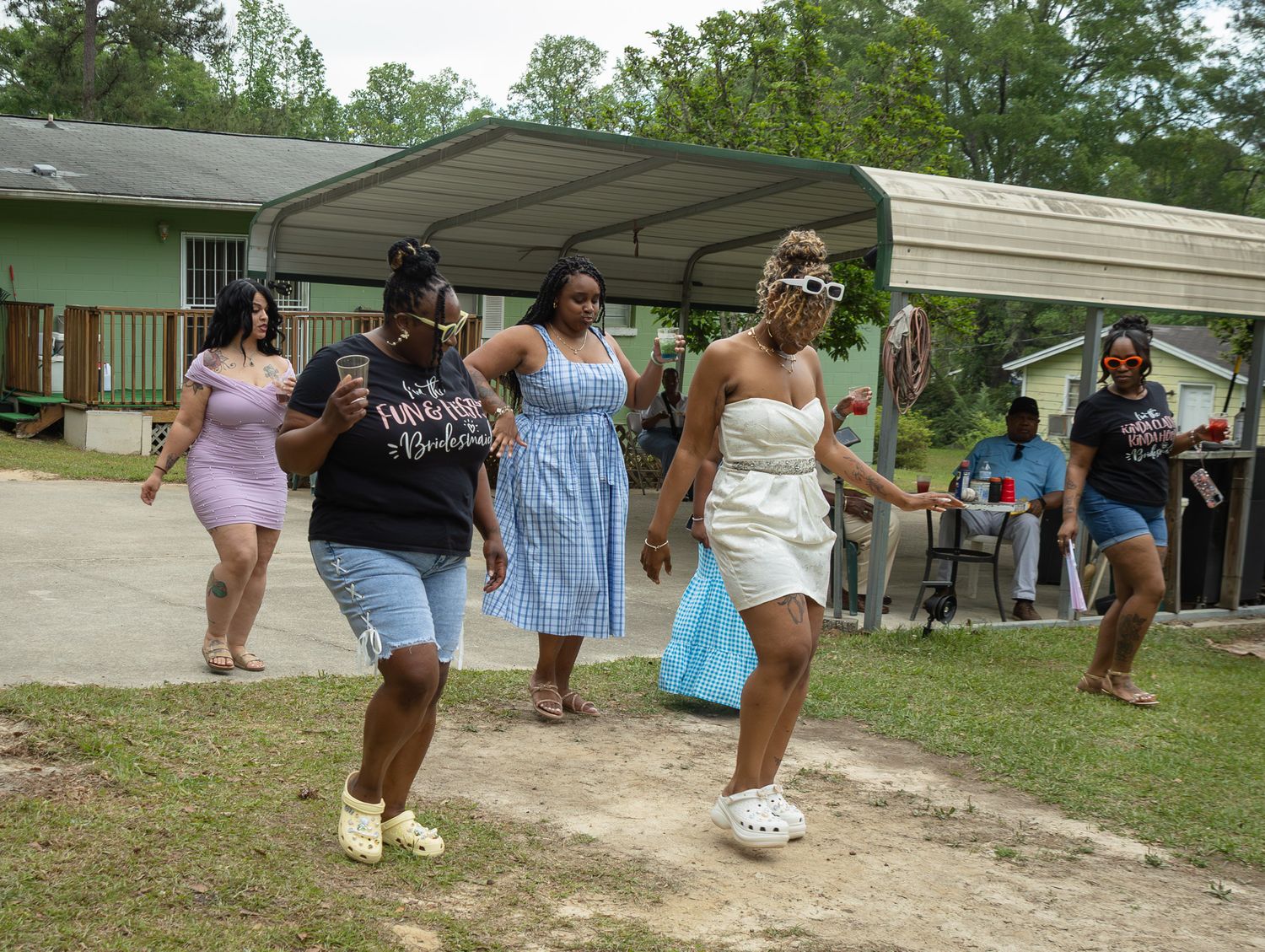 Candid wedding reception moment at Georgia backyard wedding, Kaylin Ross Photography