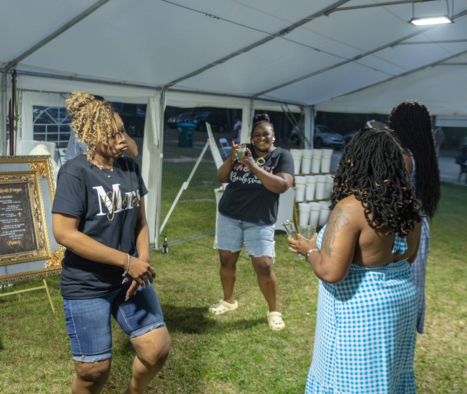 Candid wedding reception moment at Georgia backyard wedding, Kaylin Ross Photography