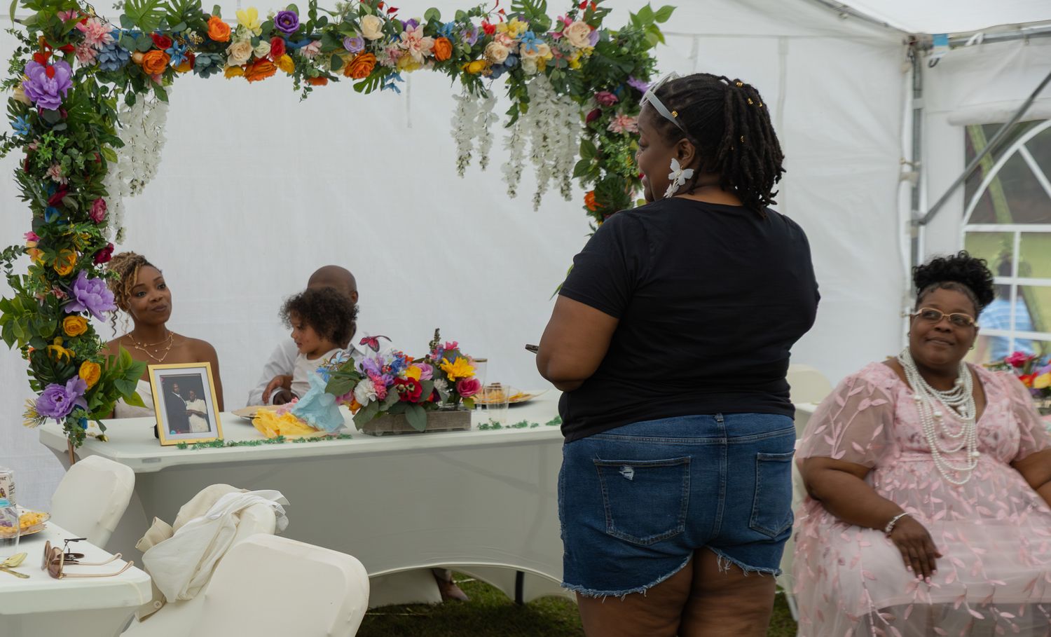 Candid wedding reception moment at Georgia backyard wedding, Kaylin Ross Photography