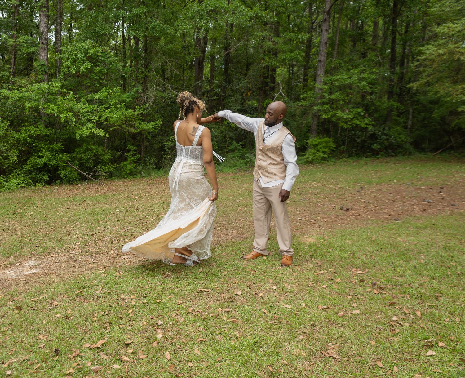Bride and groom portraits at intimate backyard wedding in Georgia, Kaylin Ross Photography