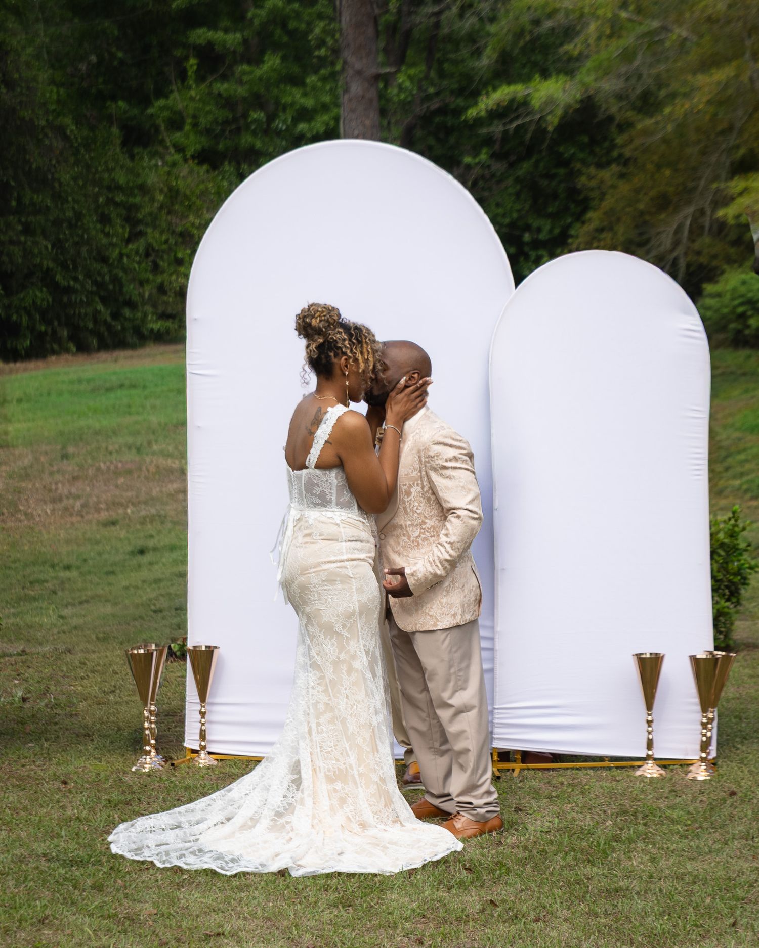 Outdoor backyard wedding ceremony in Georgia photographed by Kaylin Ross Photography