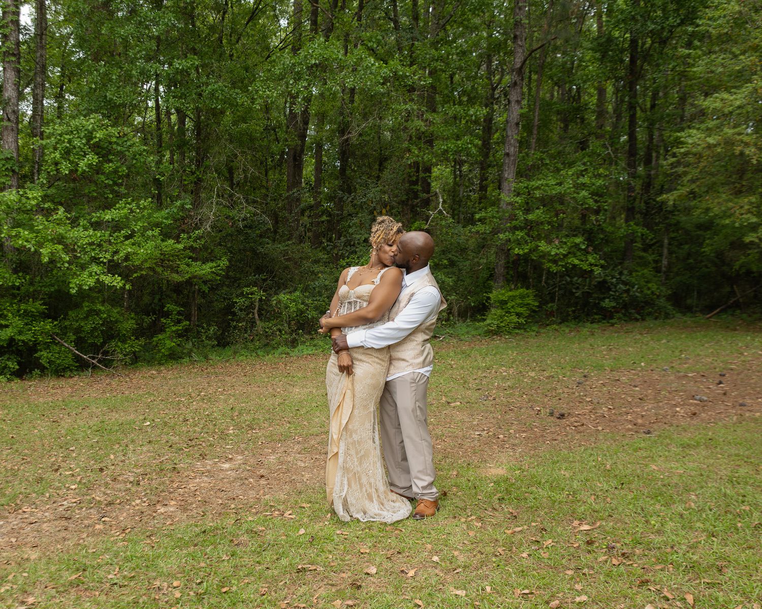 Bride and groom portraits at intimate backyard wedding in Georgia, Kaylin Ross Photography