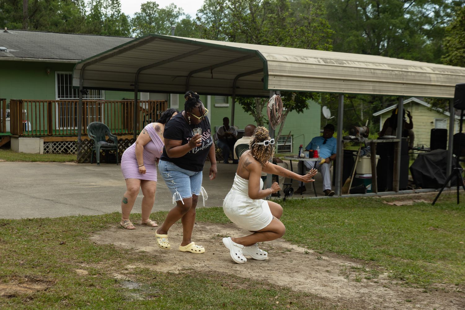 Candid wedding reception moment at Georgia backyard wedding, Kaylin Ross Photography