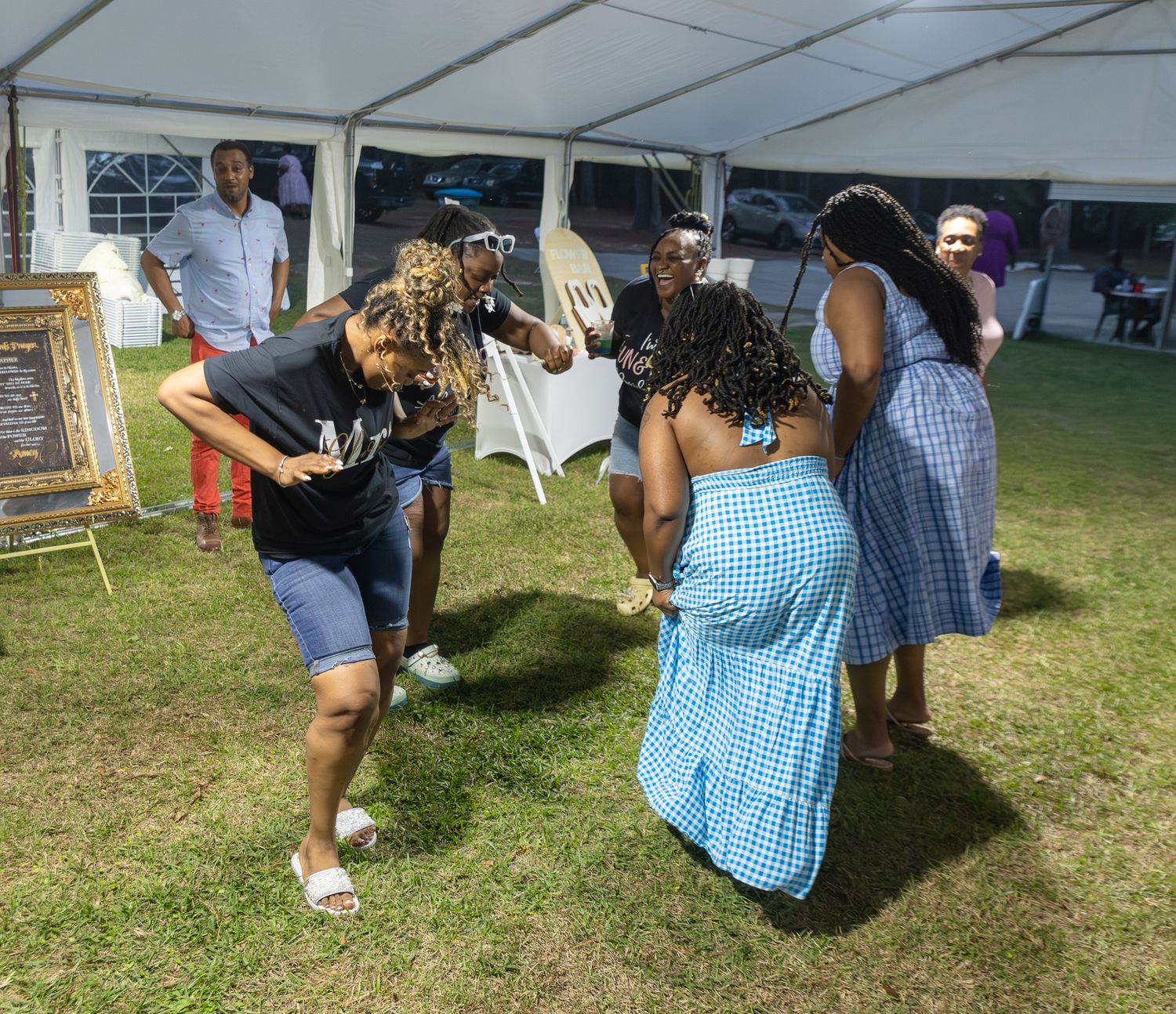 Candid wedding reception moment at Georgia backyard wedding, Kaylin Ross Photography