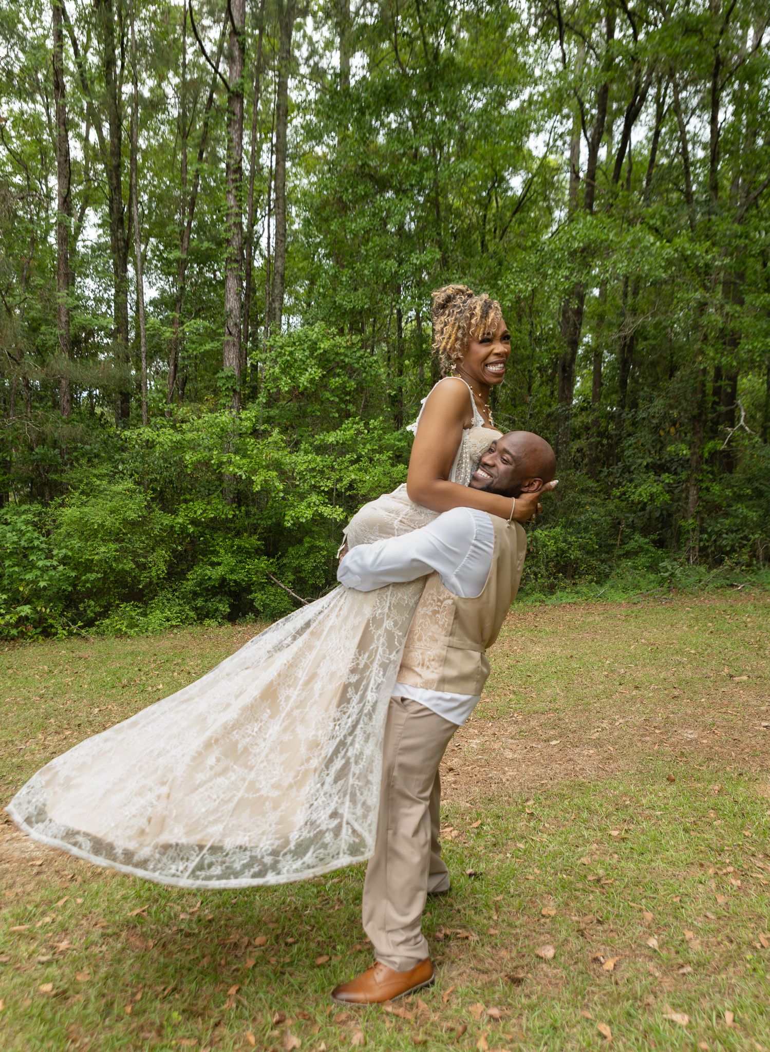 Bride and groom portraits at intimate backyard wedding in Georgia, Kaylin Ross Photography