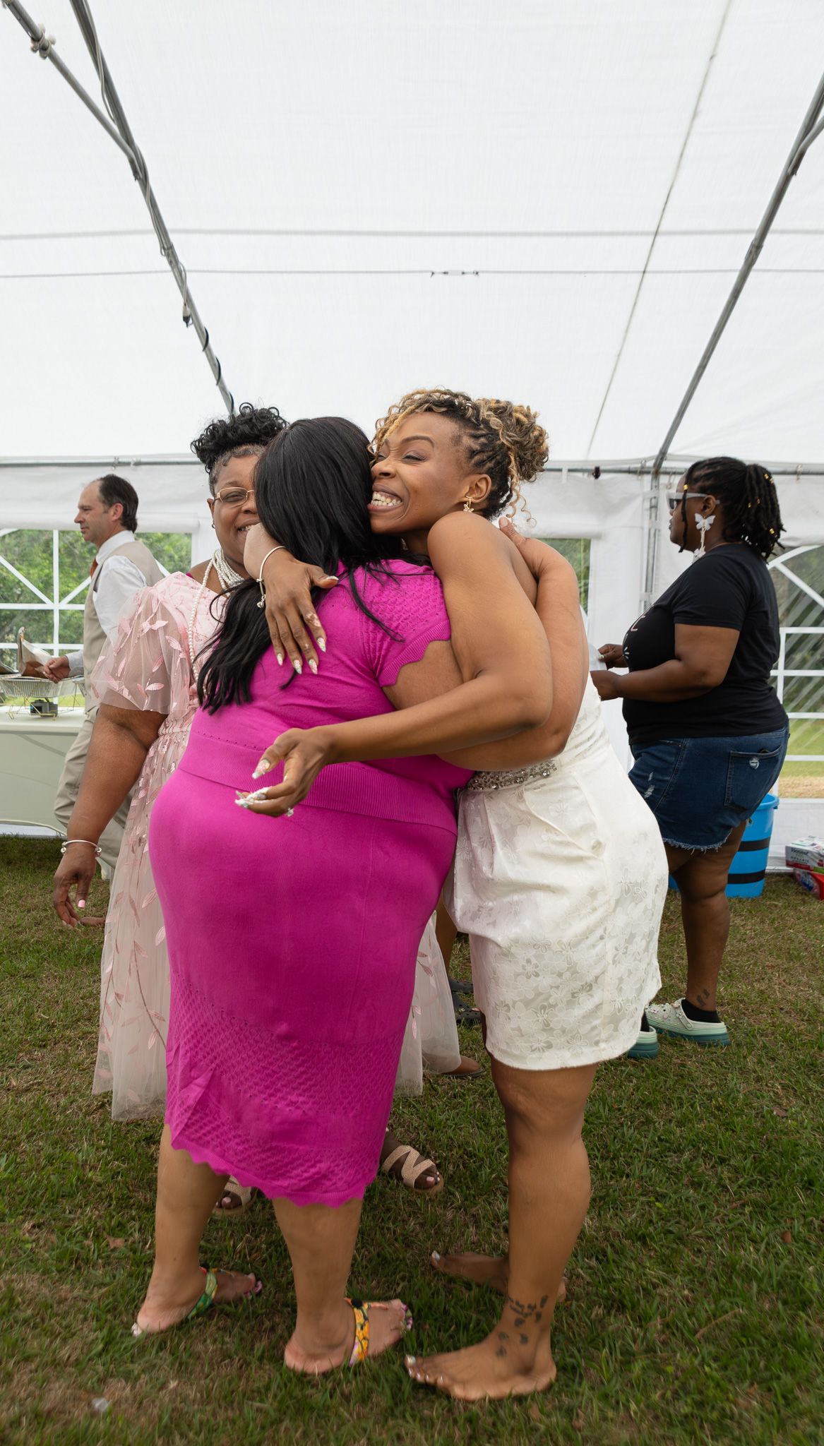 Candid wedding reception moment at Georgia backyard wedding, Kaylin Ross Photography