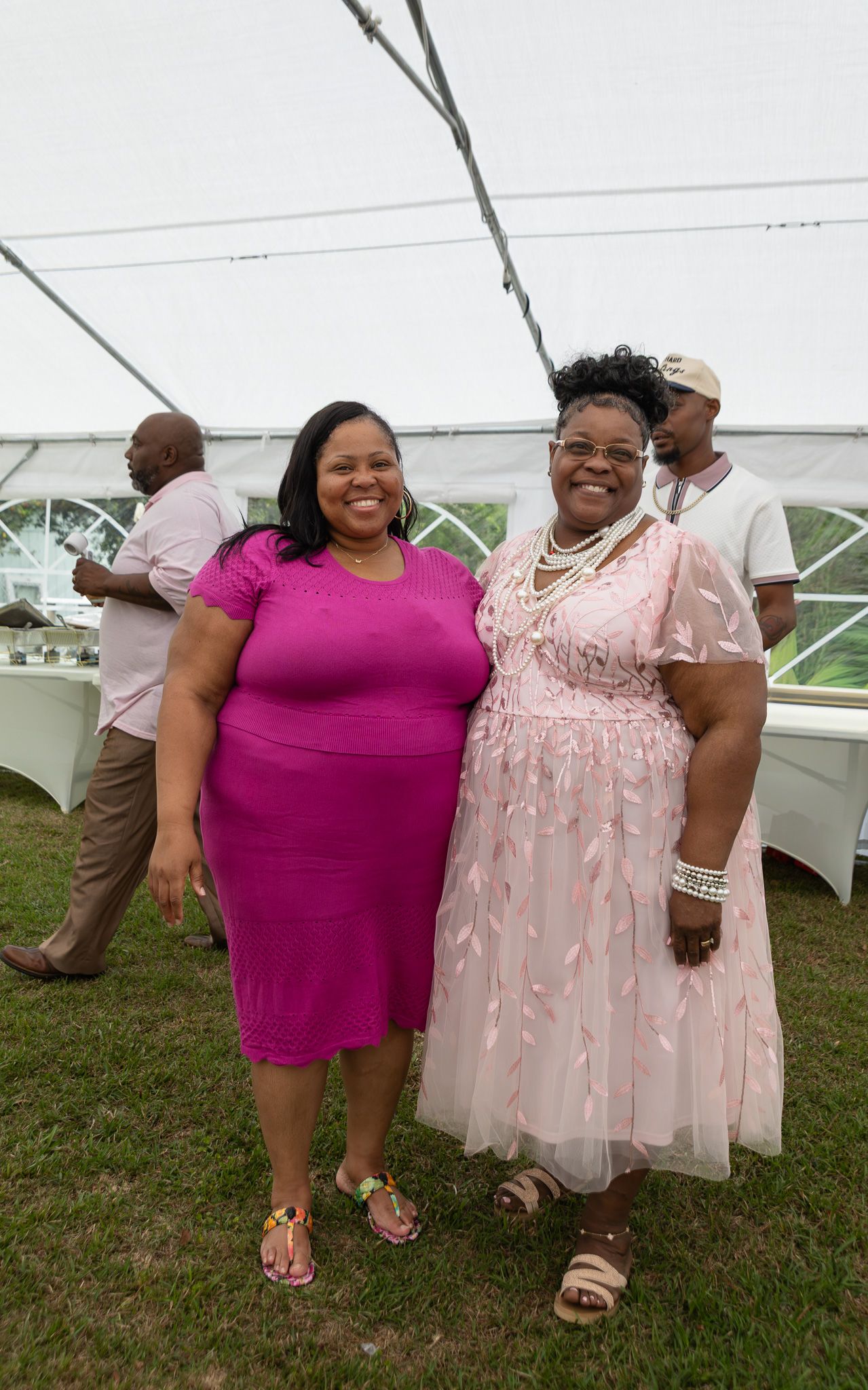 Candid wedding reception moment at Georgia backyard wedding, Kaylin Ross Photography
