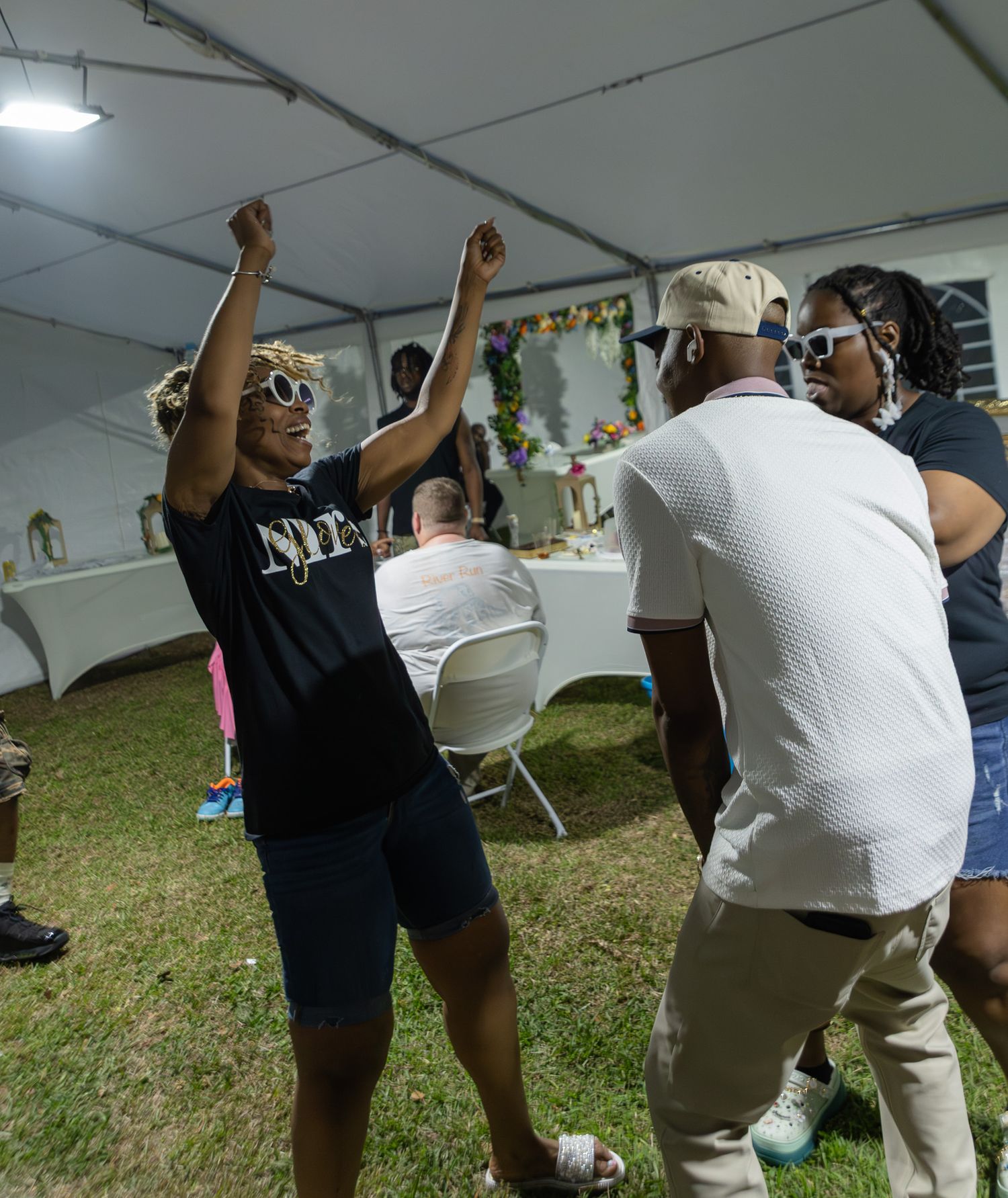 Candid wedding reception moment at Georgia backyard wedding, Kaylin Ross Photography