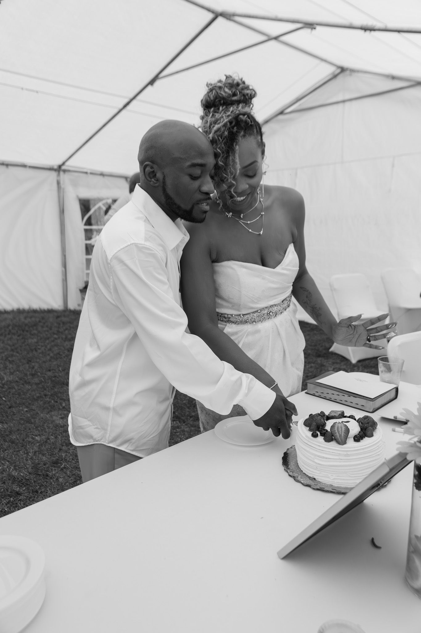 Candid wedding reception moment at Georgia backyard wedding, Kaylin Ross Photography