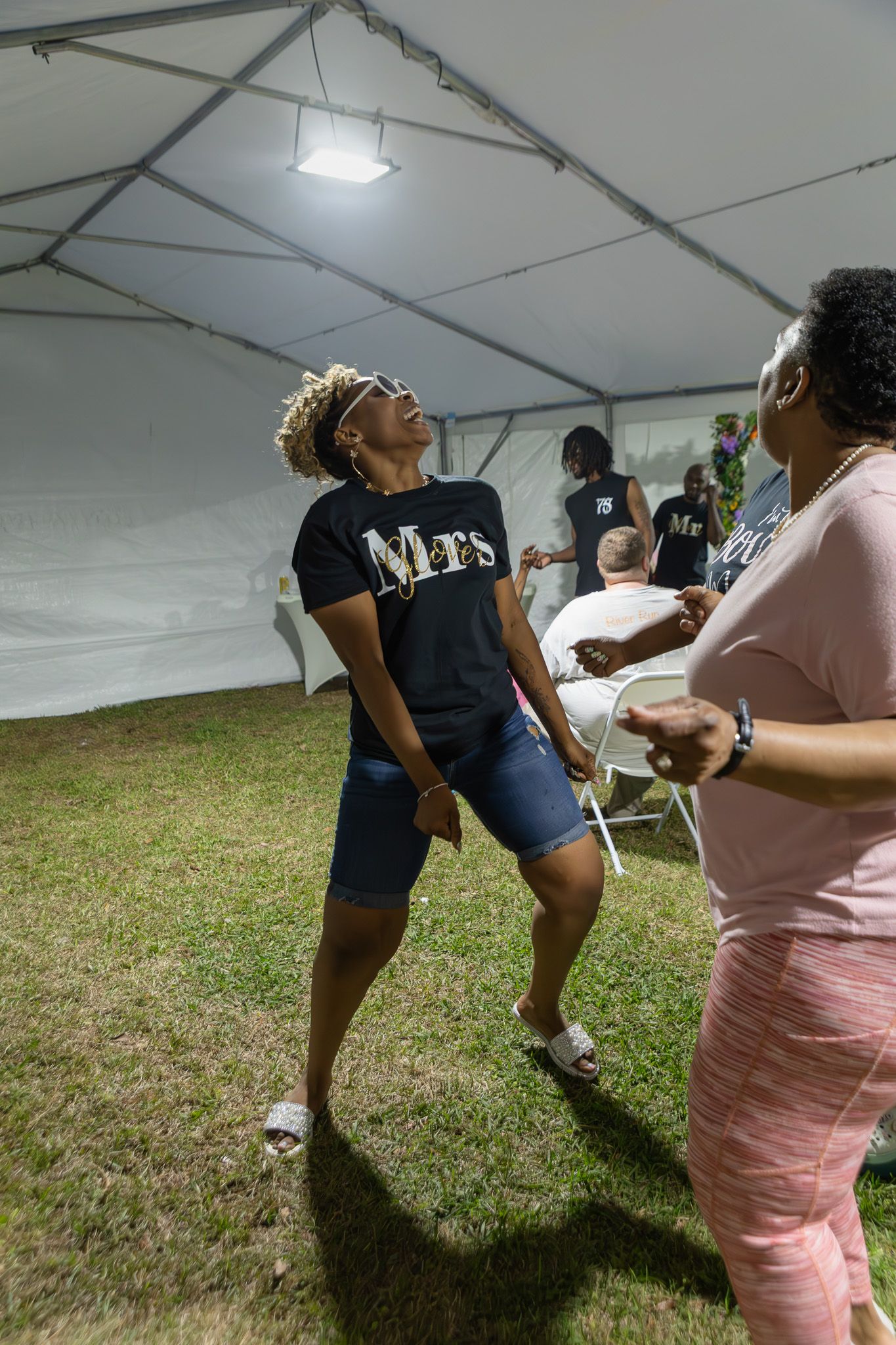 Candid wedding reception moment at Georgia backyard wedding, Kaylin Ross Photography