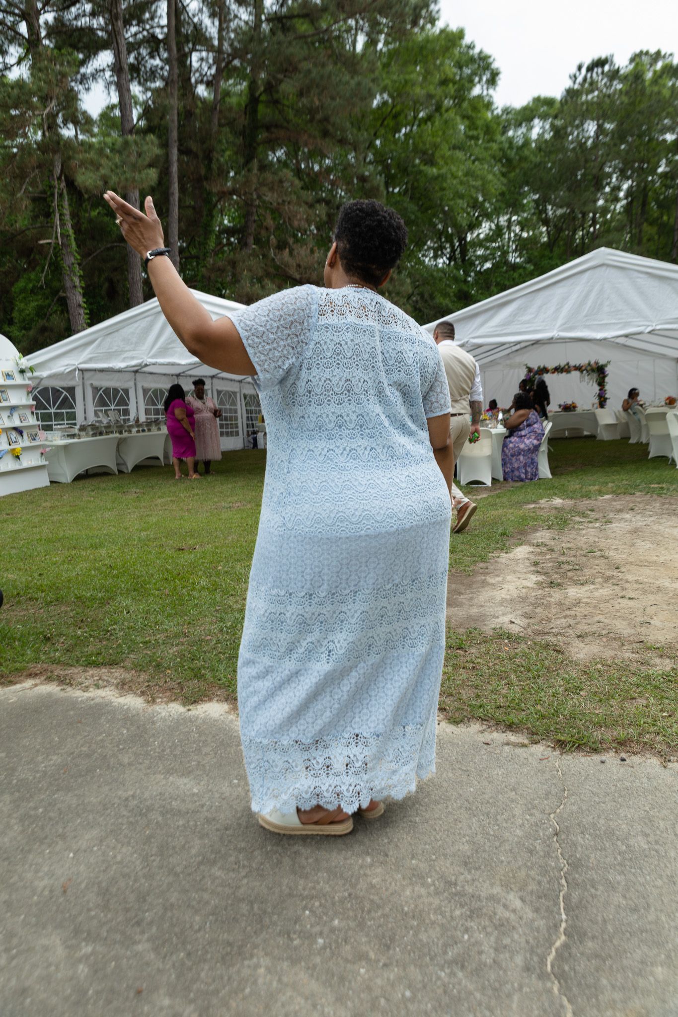 Candid wedding reception moment at Georgia backyard wedding, Kaylin Ross Photography