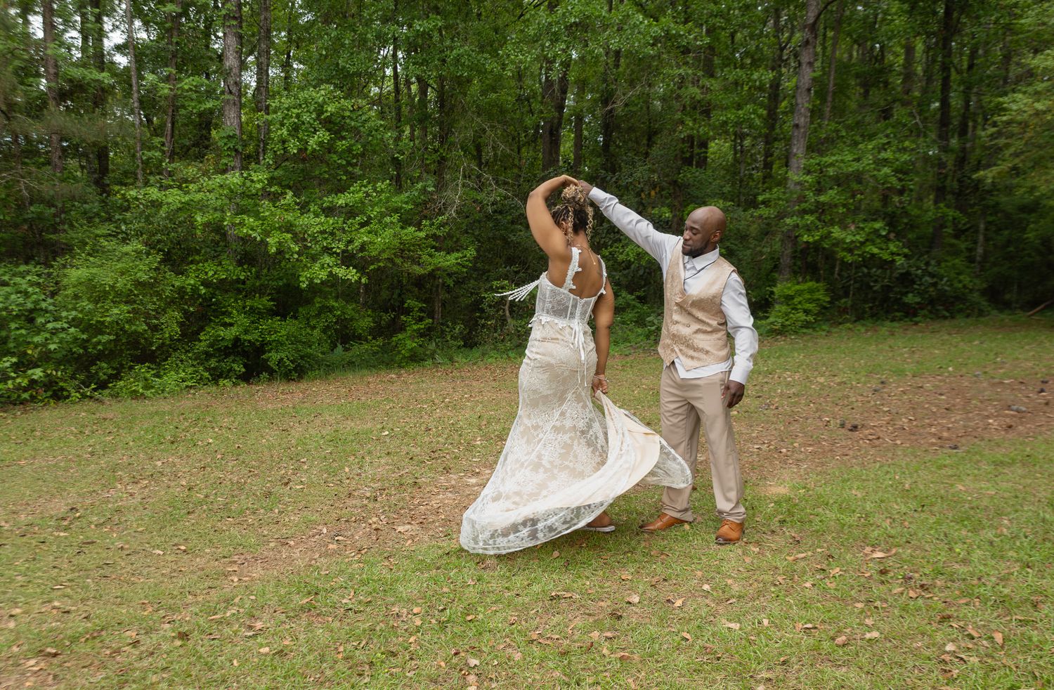 Bride and groom portraits at intimate backyard wedding in Georgia, Kaylin Ross Photography