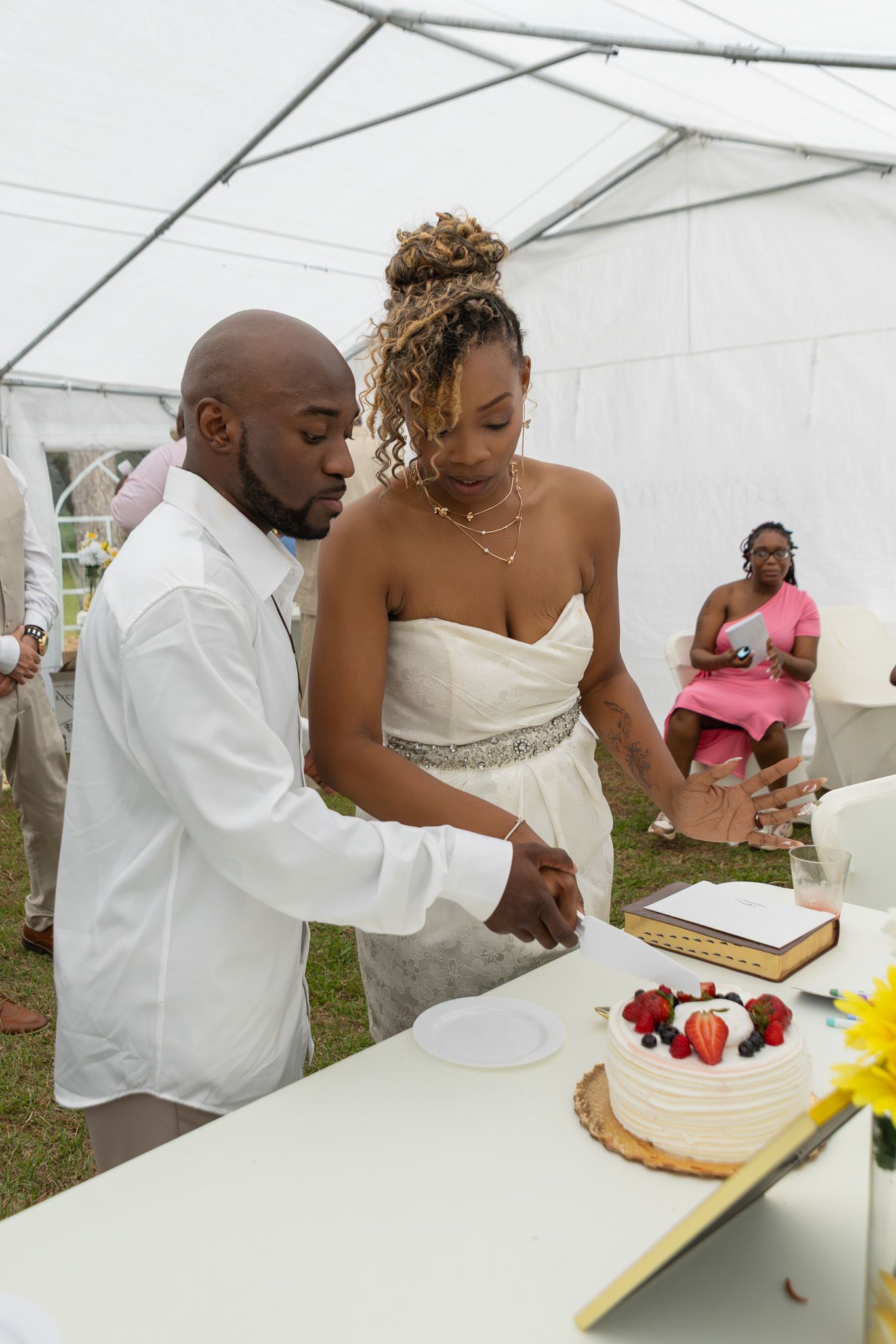 Candid wedding reception moment at Georgia backyard wedding, Kaylin Ross Photography