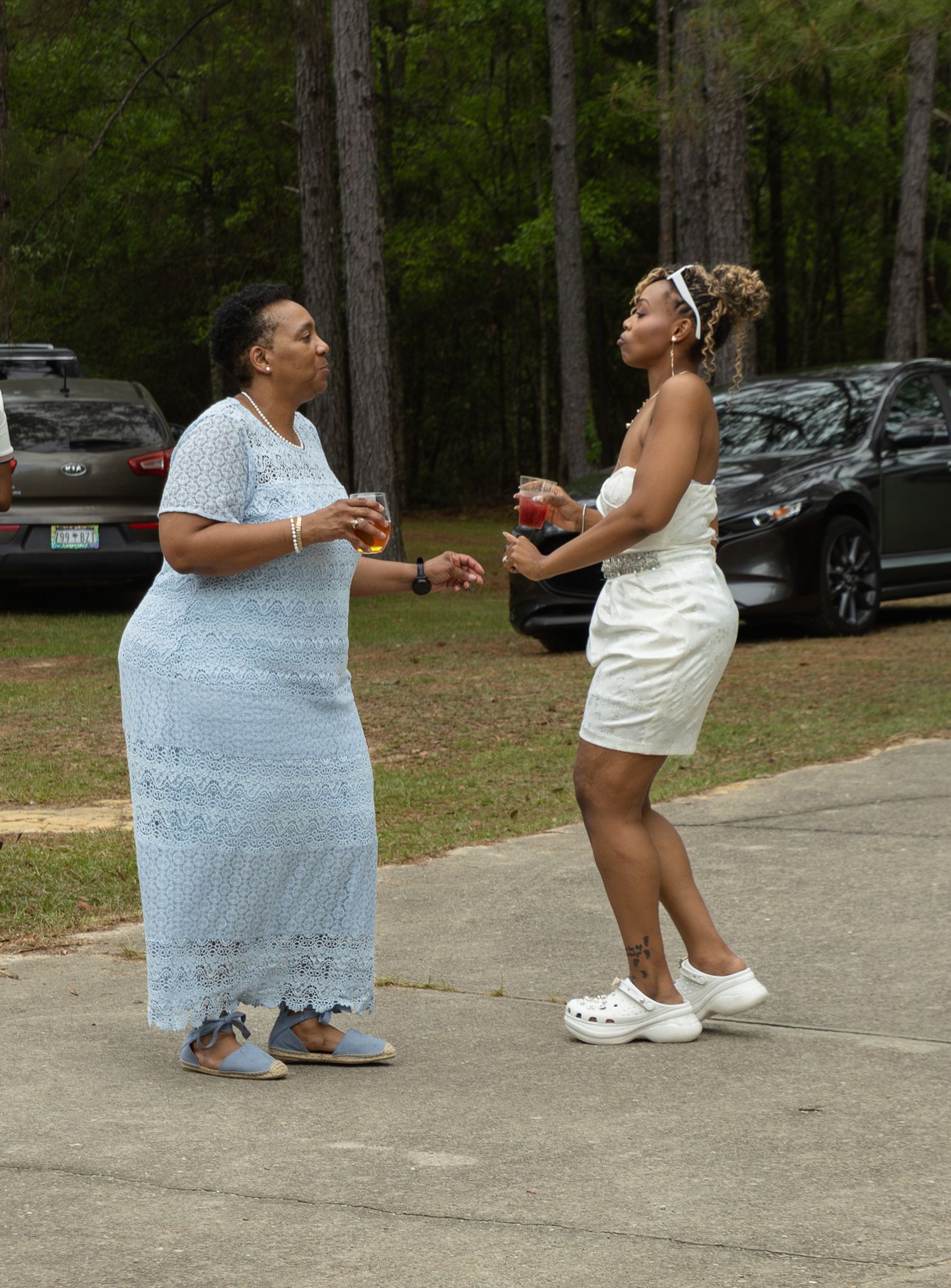 Candid wedding reception moment at Georgia backyard wedding, Kaylin Ross Photography