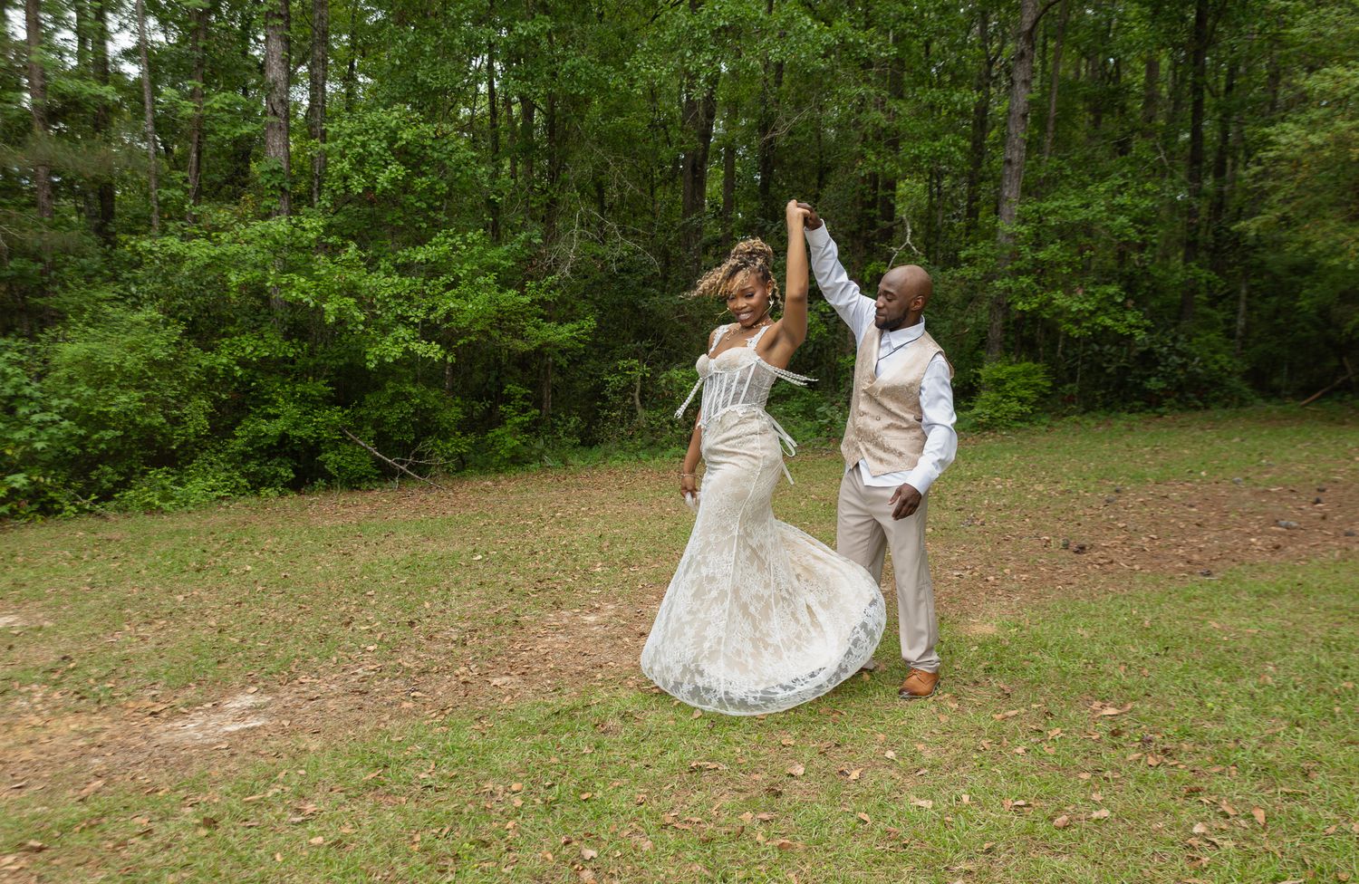 Bride and groom portraits at intimate backyard wedding in Georgia, Kaylin Ross Photography