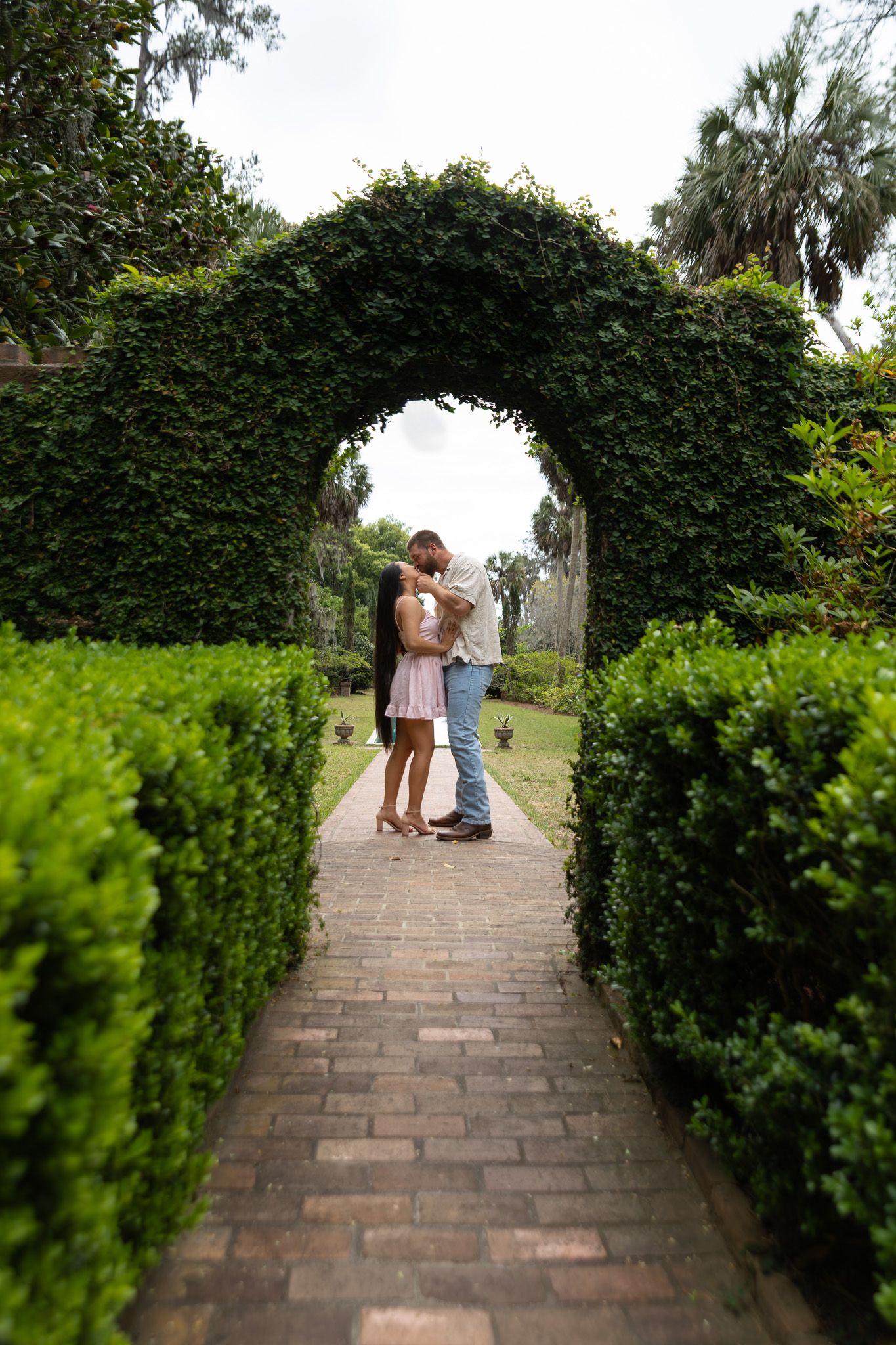 Natural light couples portraits at Alfred B. Maclay Gardens, North Florida, Kaylin Ross Photography
