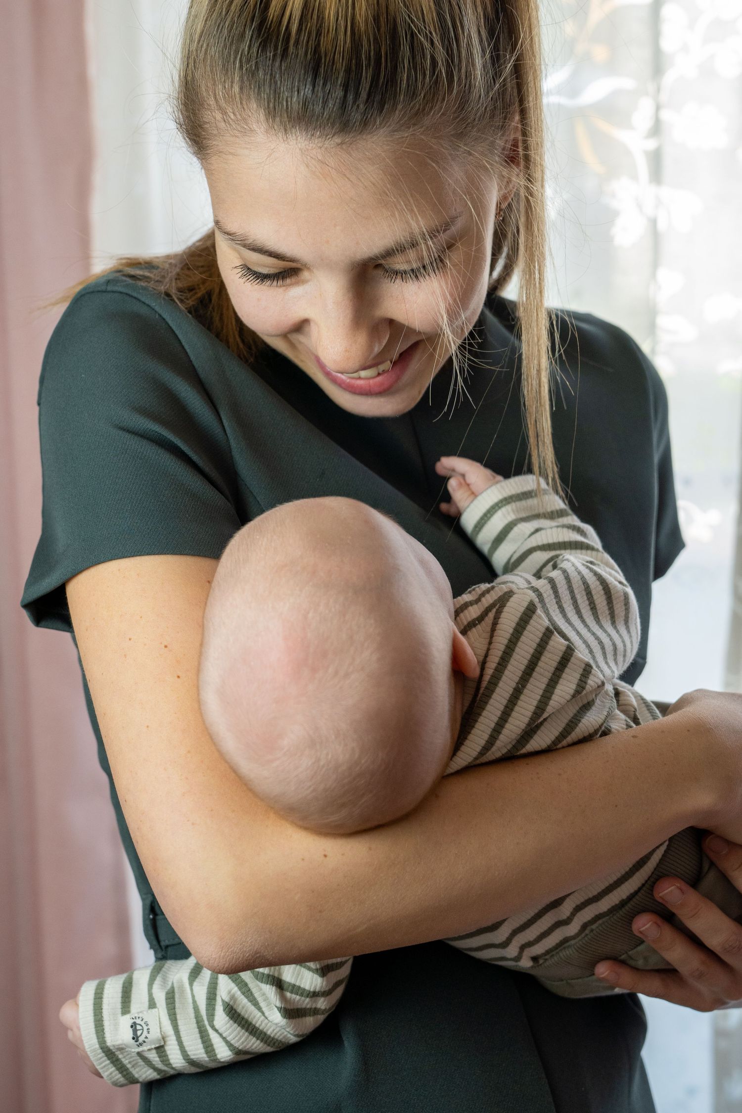Fotografin in Pregarten im Mühlviertel für Hochzeit, Babybauch, Newborn & Familie – natürliche, emotionale Bilder.