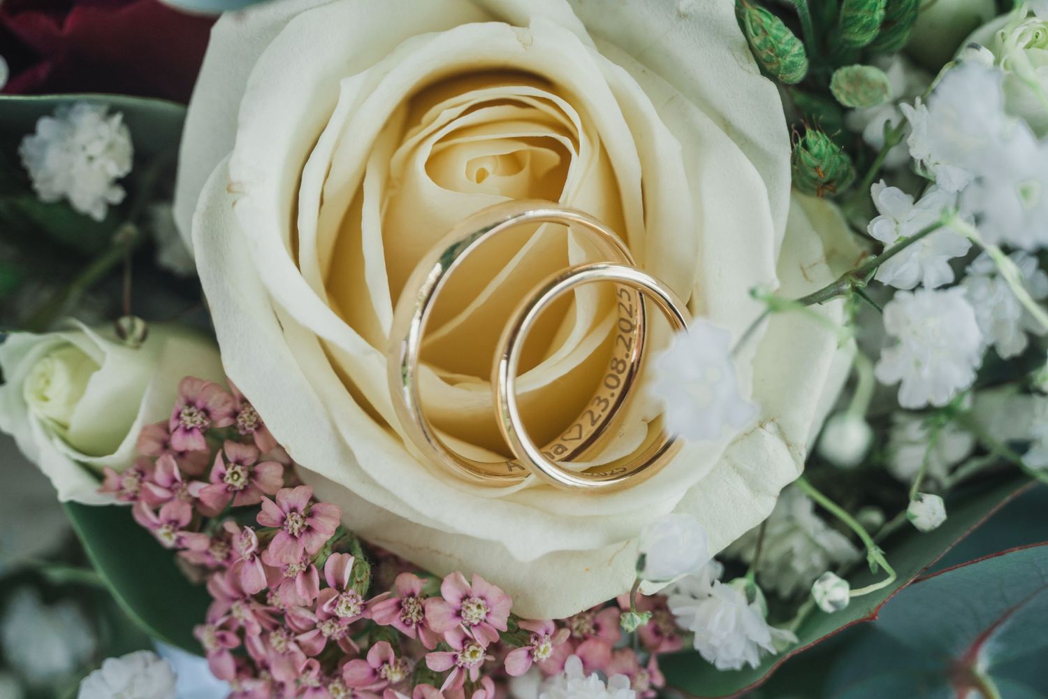 Fotografin in Pregarten im Mühlviertel für Hochzeit, Babybauch, Newborn & Familie – natürliche, emotionale Bilder.