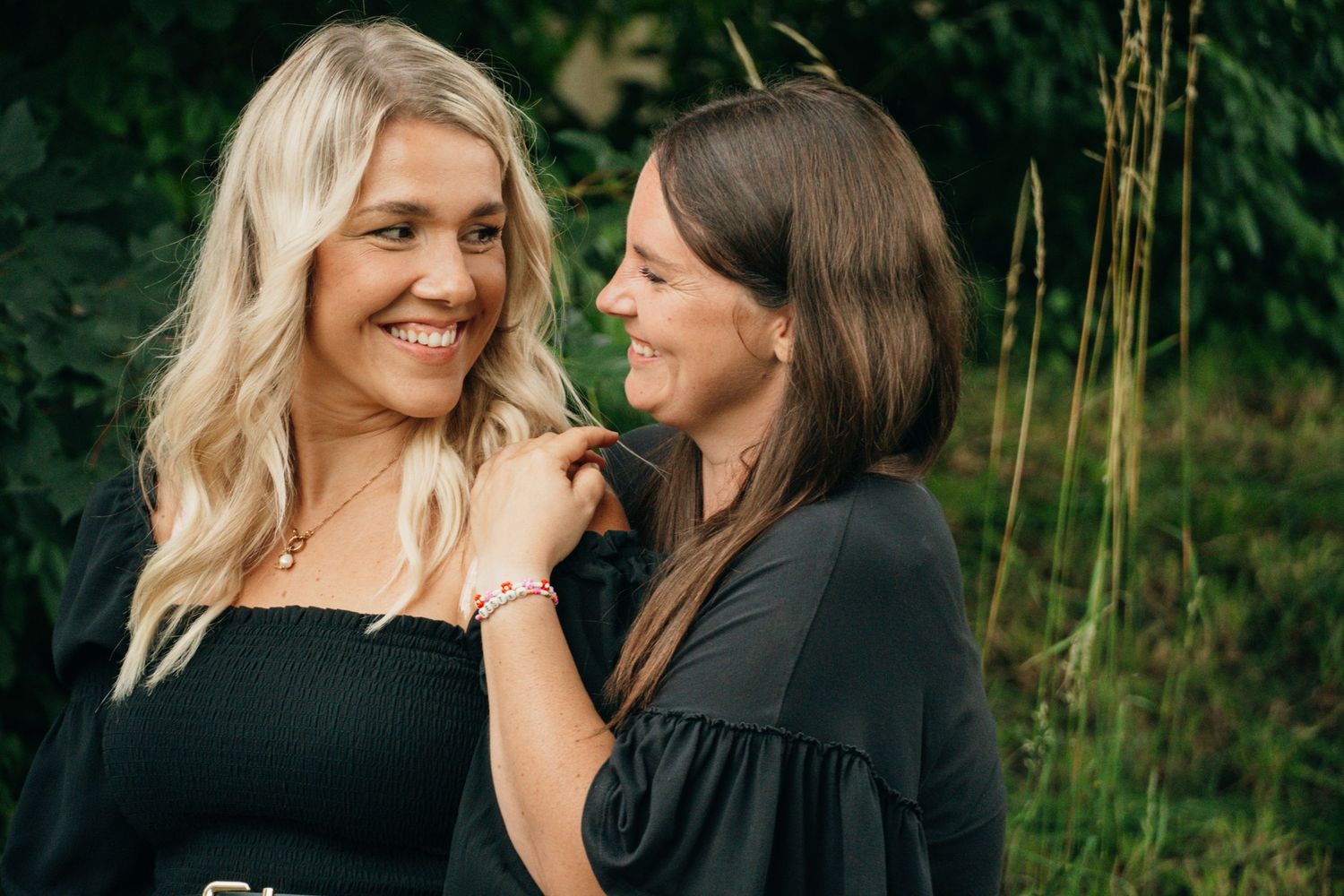 Fotografin in Pregarten im Mühlviertel für Hochzeit, Babybauch, Newborn & Familie – natürliche, emotionale Bilder.