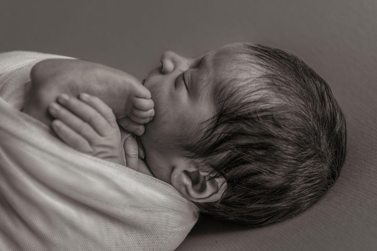 clovis,ca newborn photographer capturing the sweetest 1st moments of life