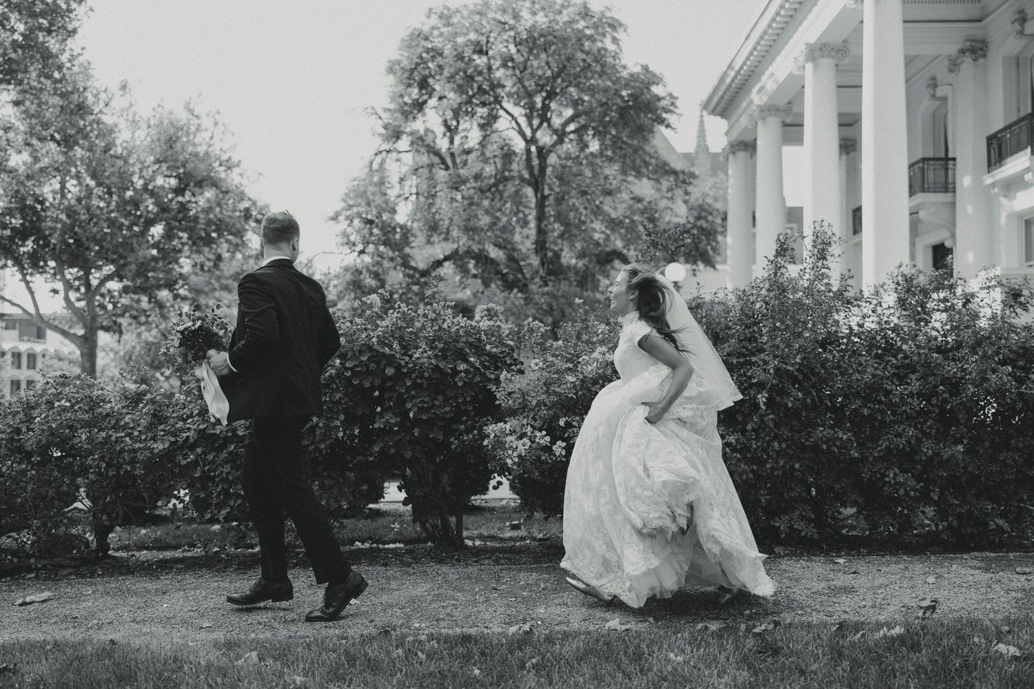 wedding pictures with movement