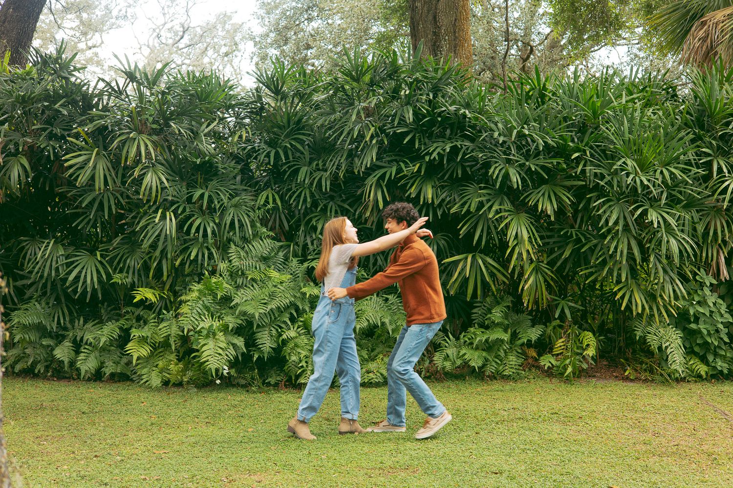 fall cozy couples session park Tampa Florida wedding and engagement photographer
