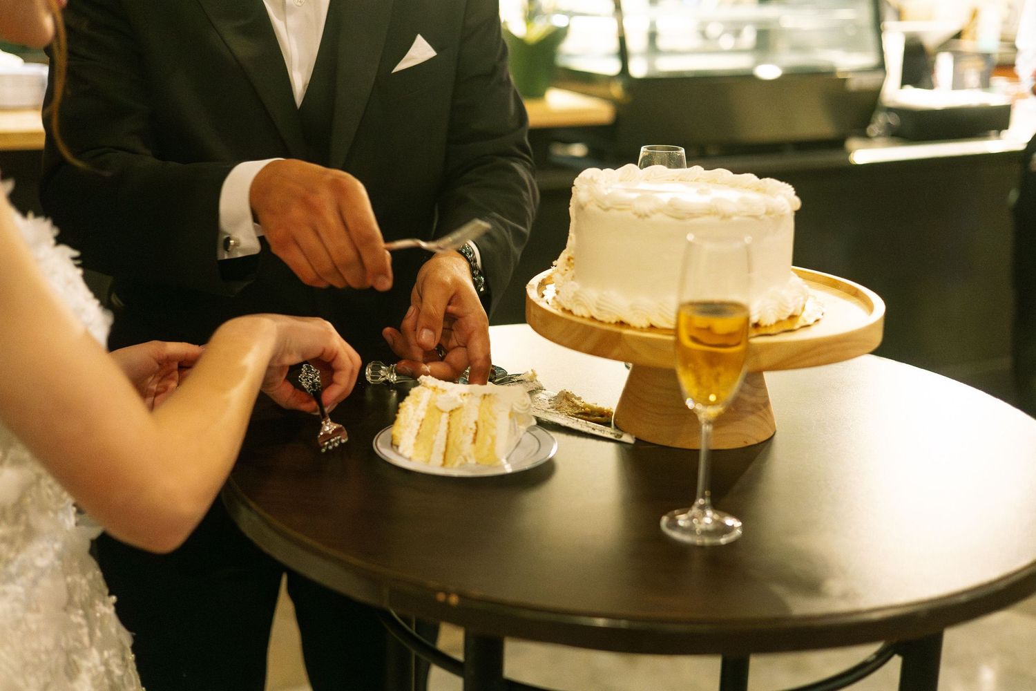 wedding day bride and groom cake cutting Tampa Florida wedding photographer