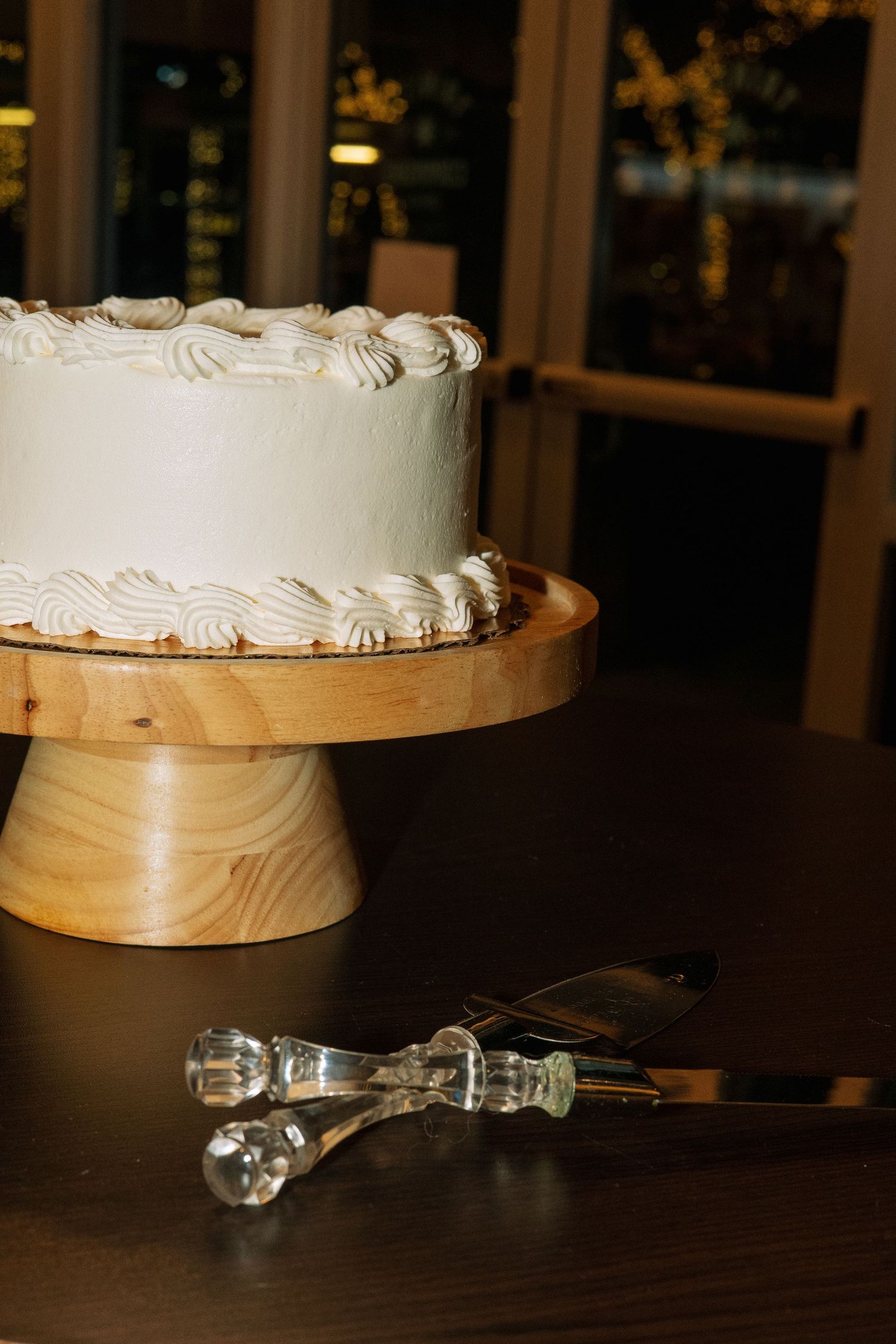 wedding day bride and groom cake cutting Tampa Florida wedding photographer
