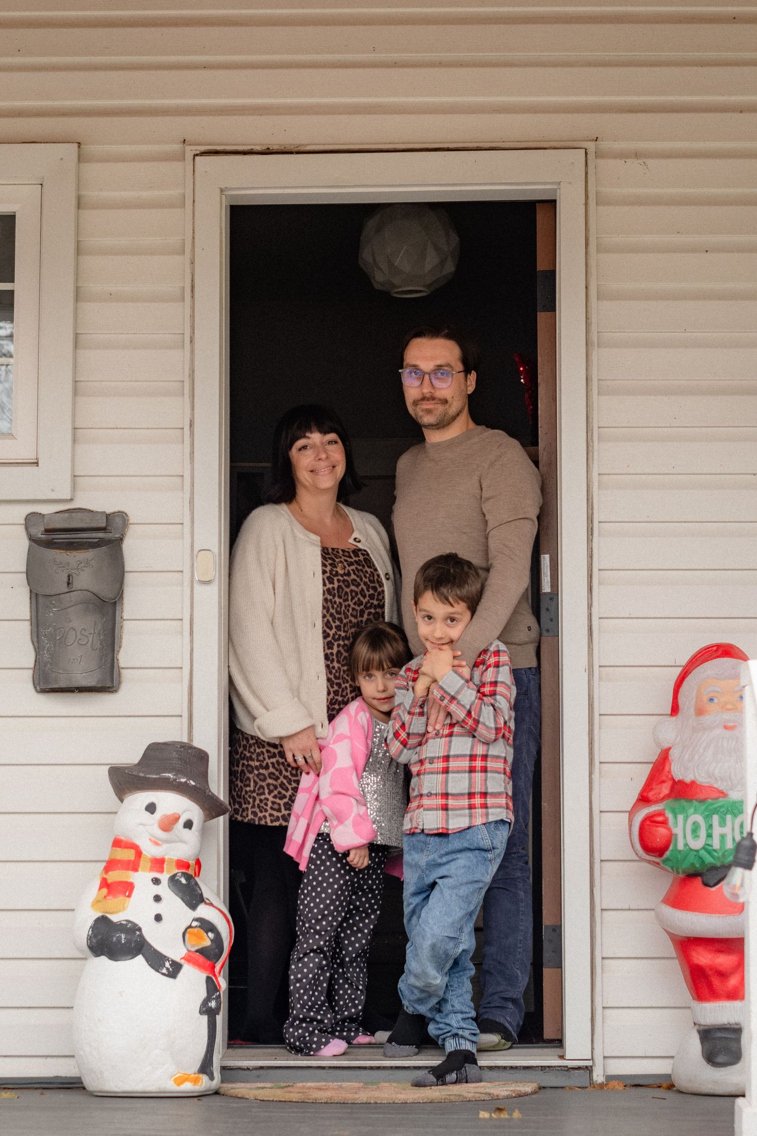 Candid family session with relaxed, unposed moments