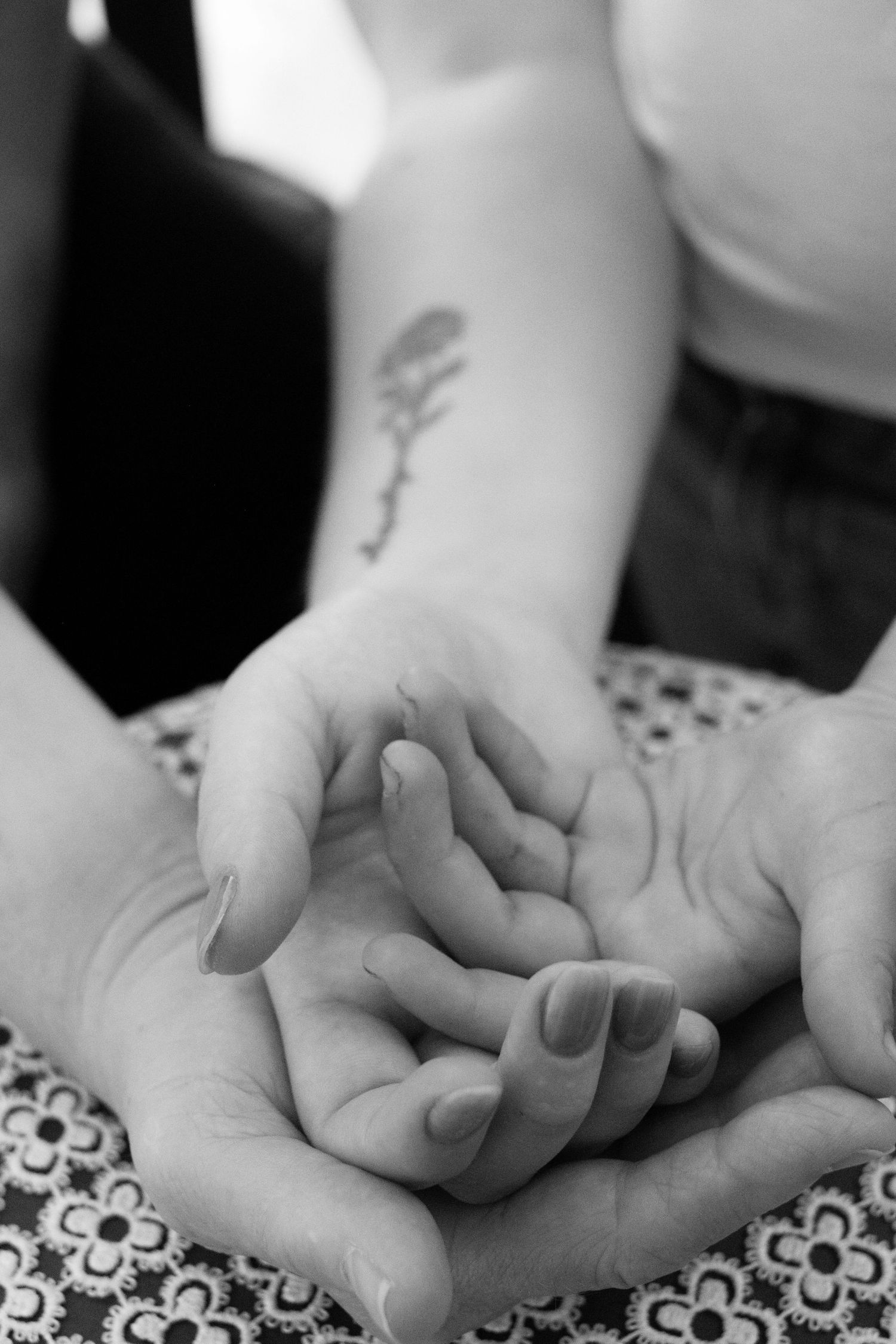 Lifestyle family photography capturing natural interaction and connection