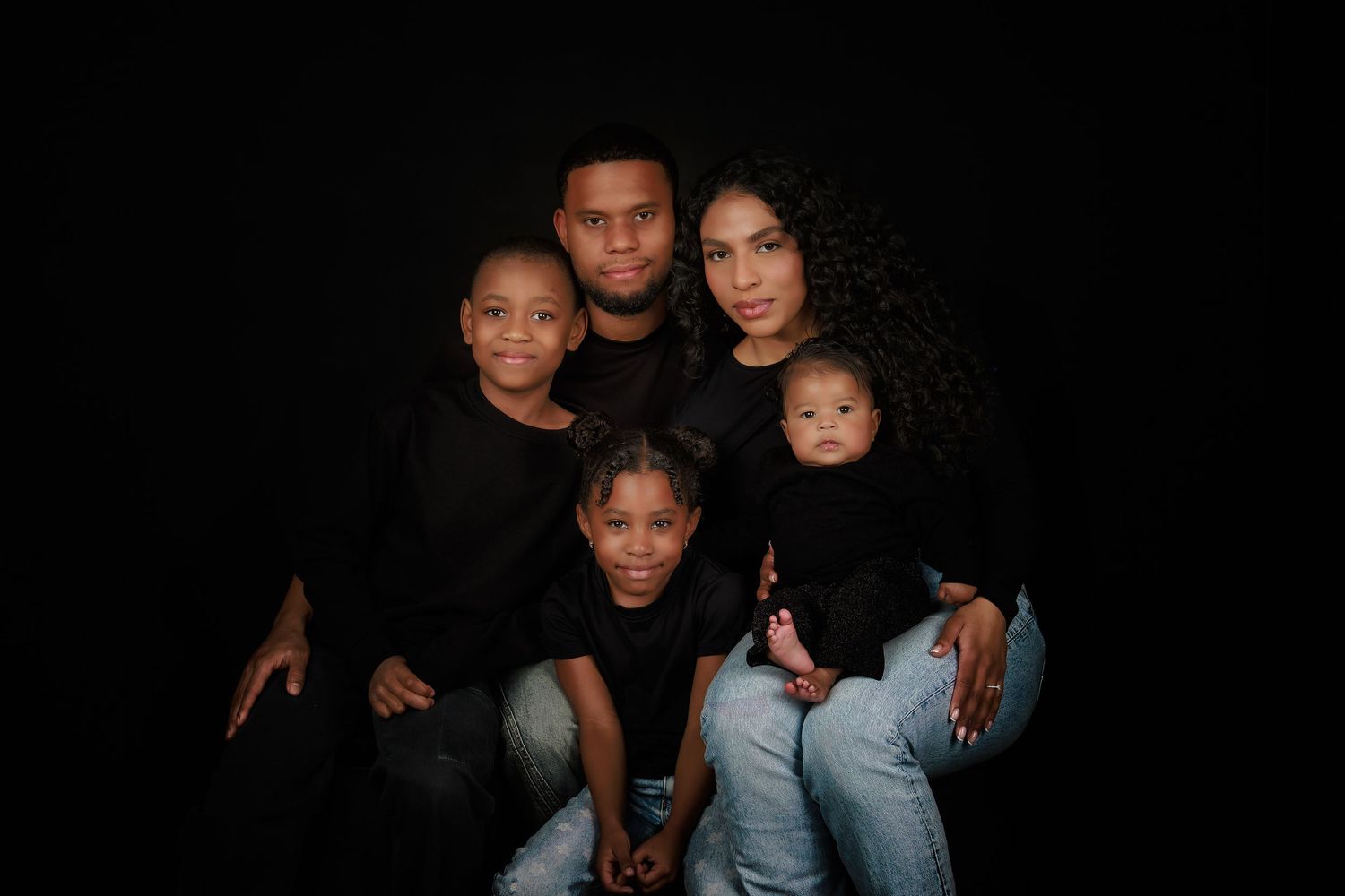 A collage of six dark-toned family photos showing intimate moments between parents and children. Familie fotografie Almere