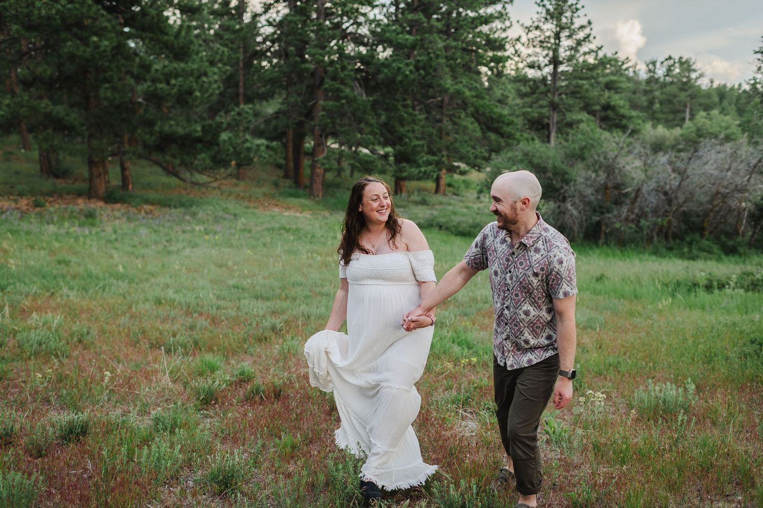 Castle Rock maternity and family photographer. Maternity photo session in Castle Rock Colorado. Pregnancy announcement photo session