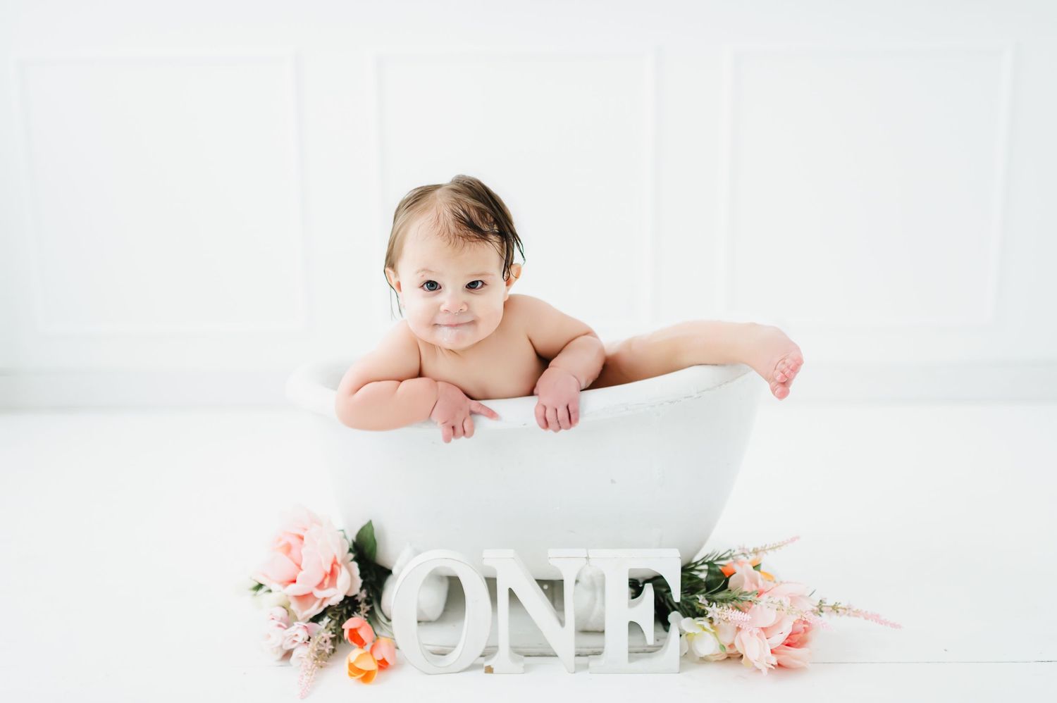 baby's first birthday photo session at the studio in Centennial Colorado. Baby's bubble bath at the studio after first birthday cake smash