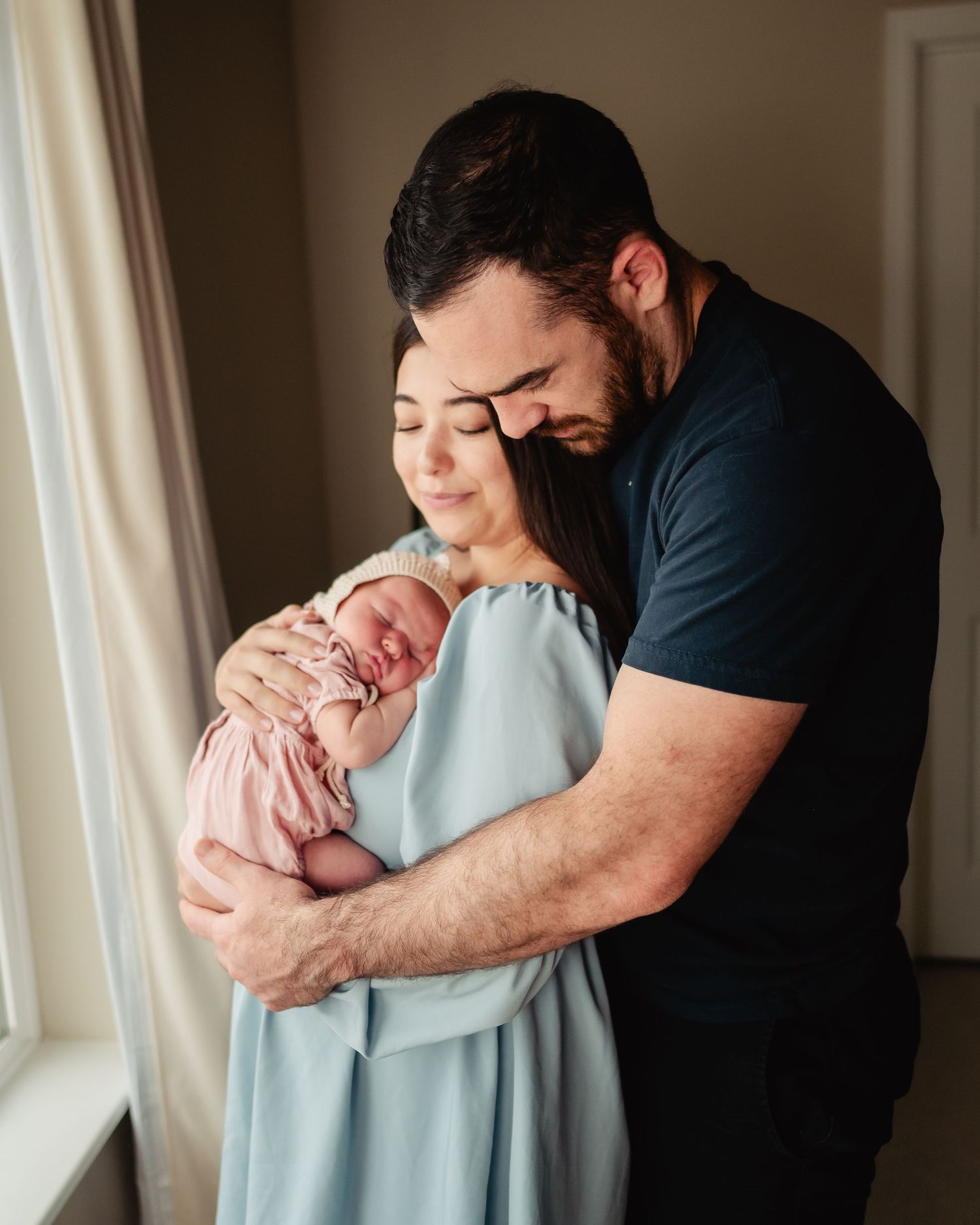 Denver Colorado in home newborn photographer. Lifestyle newborn photographer.