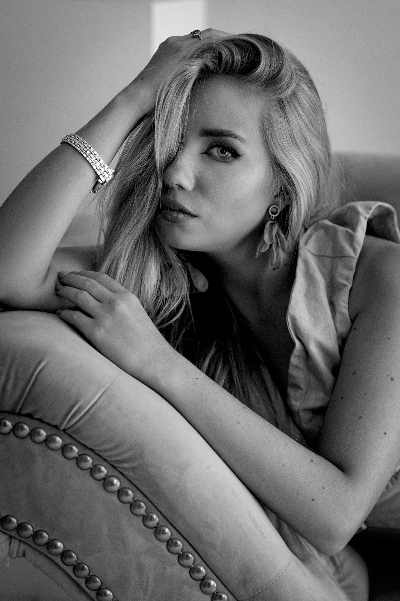 Elegant black and white portrait of a blonde woman, fine art portrait photography by Martyna Osuchowska