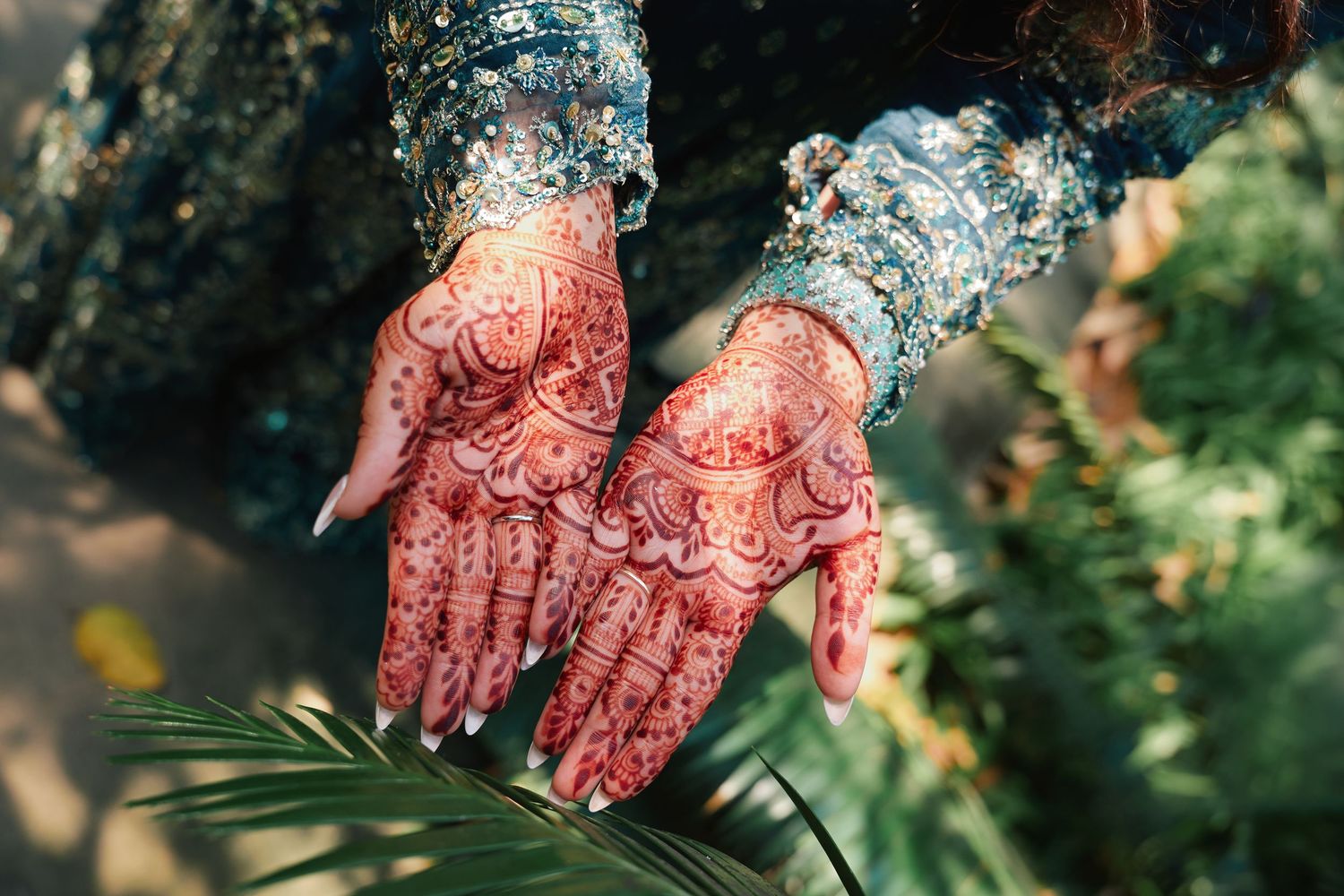 Close up of bridal henna and jewellery at a South Asian wedding in Winnipeg