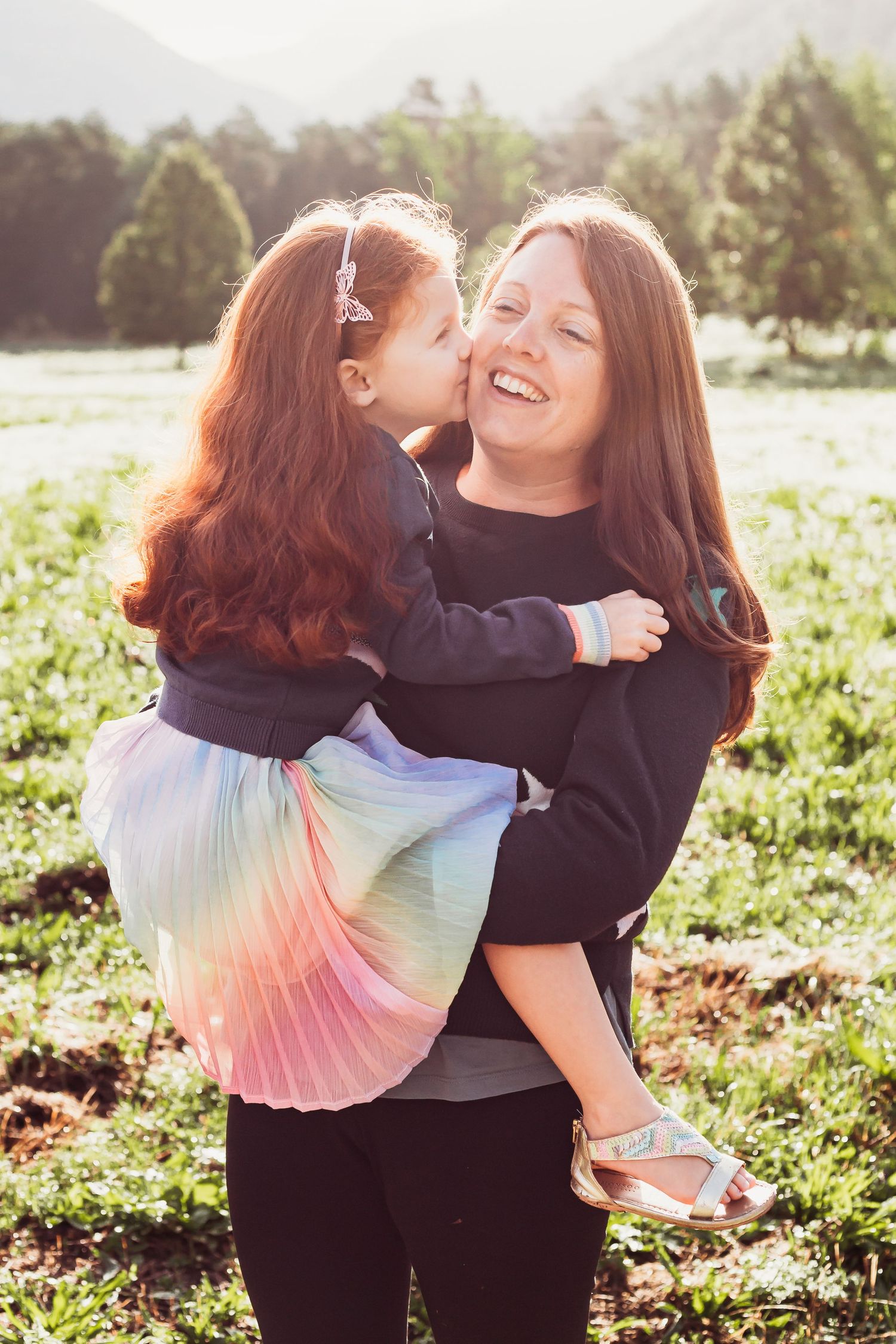 4 year old kisses mother on cheek