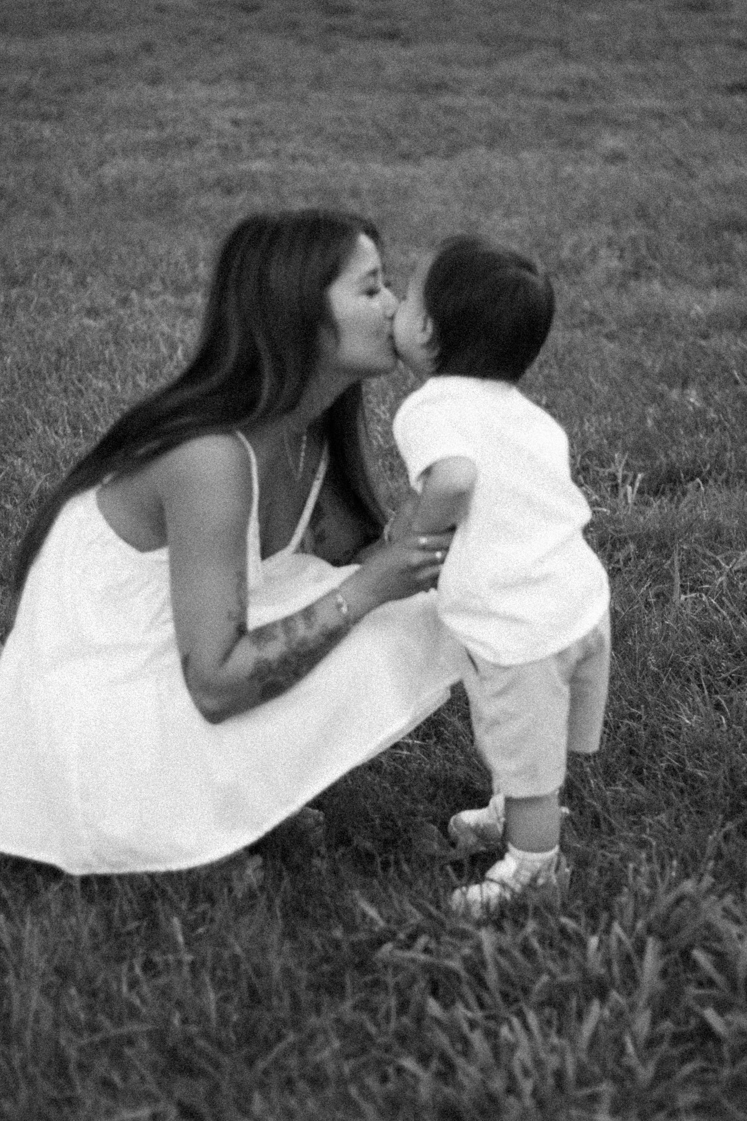 Motherhood photography in northern Virginia. Mommy and me photoshoot.