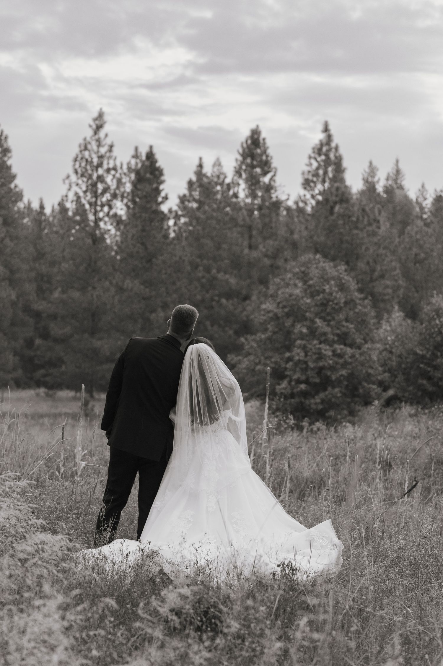 Wedding couple portrait in Spokane, Washington woods at a countryside venue. Wedding Photography for couples in the pacific northwest.