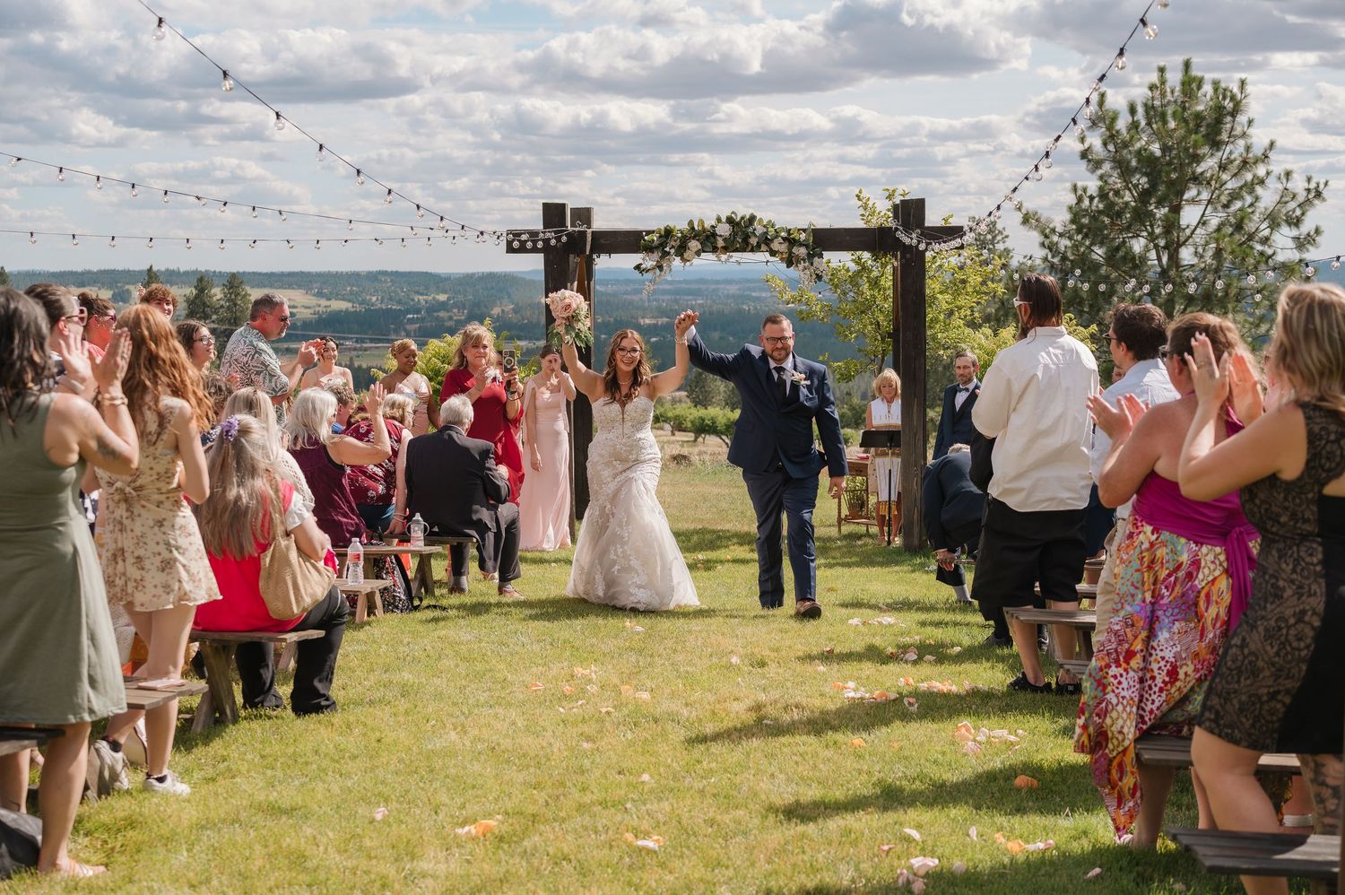 Wedding ceremony portrait in Spokane, Washington at a countryside venue. Wedding Photography for couples in the pacific northwest.