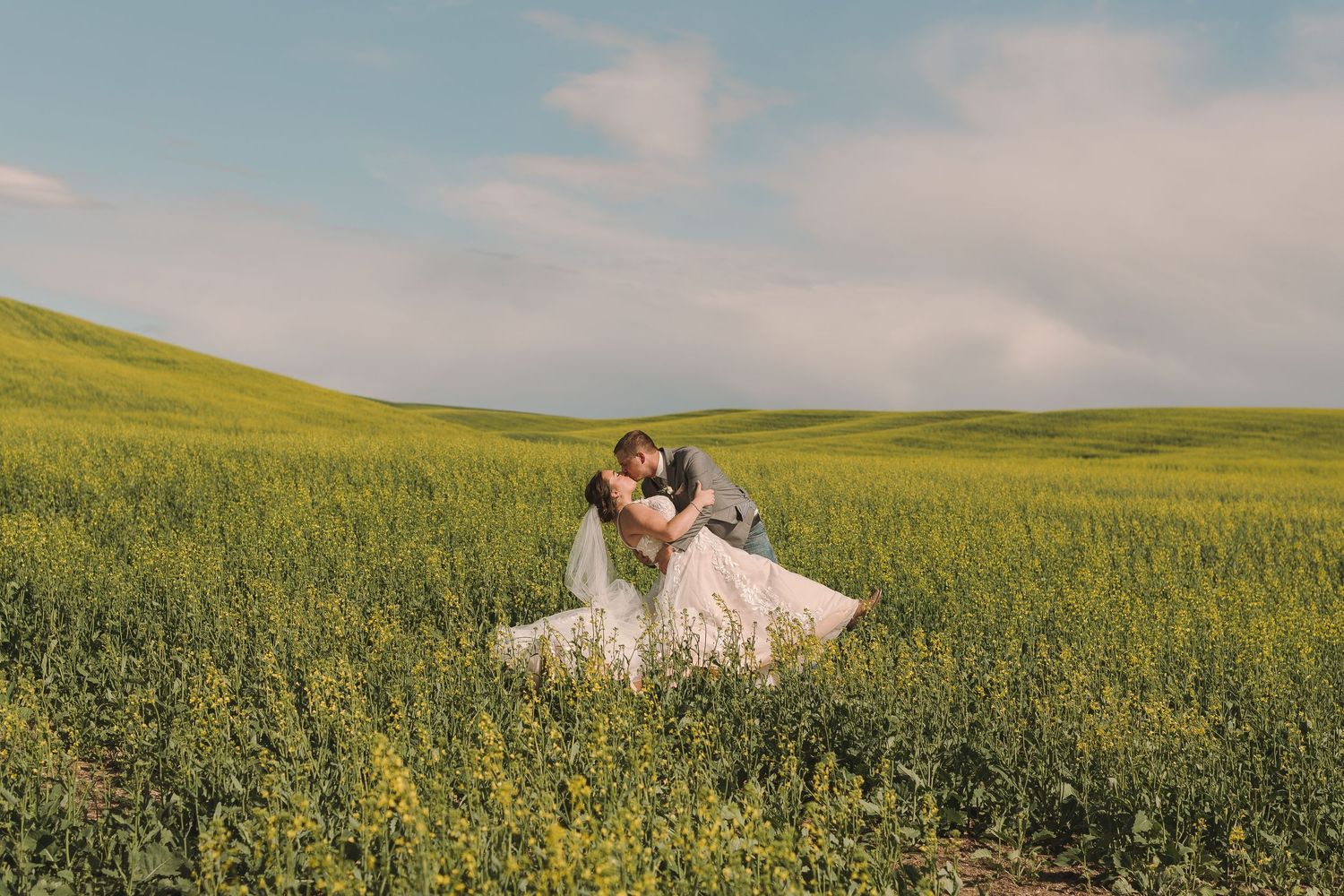 Countryside wedding couple portraits in Cheney, Washington. Wedding photography for Spokane, Washington and Pacific northwest couples.