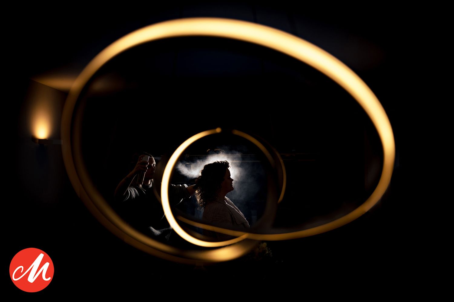 de masters award flitsfoto van een haarlak foto door een lamp