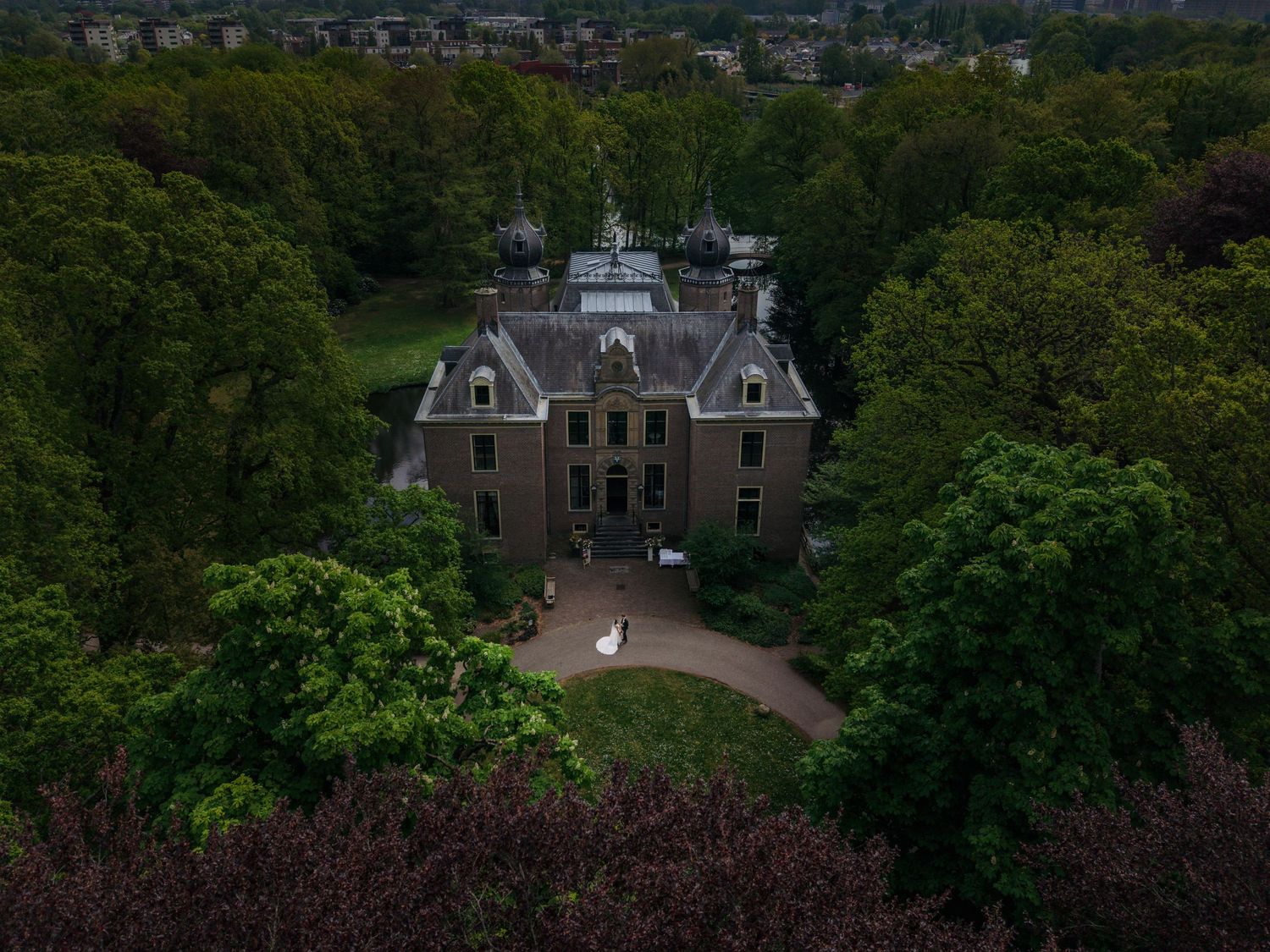 kasteel poelgeest trouwlocatie drone shot
