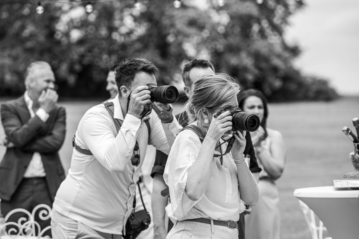 niels en Lieke fotograferen de bruidsgasten