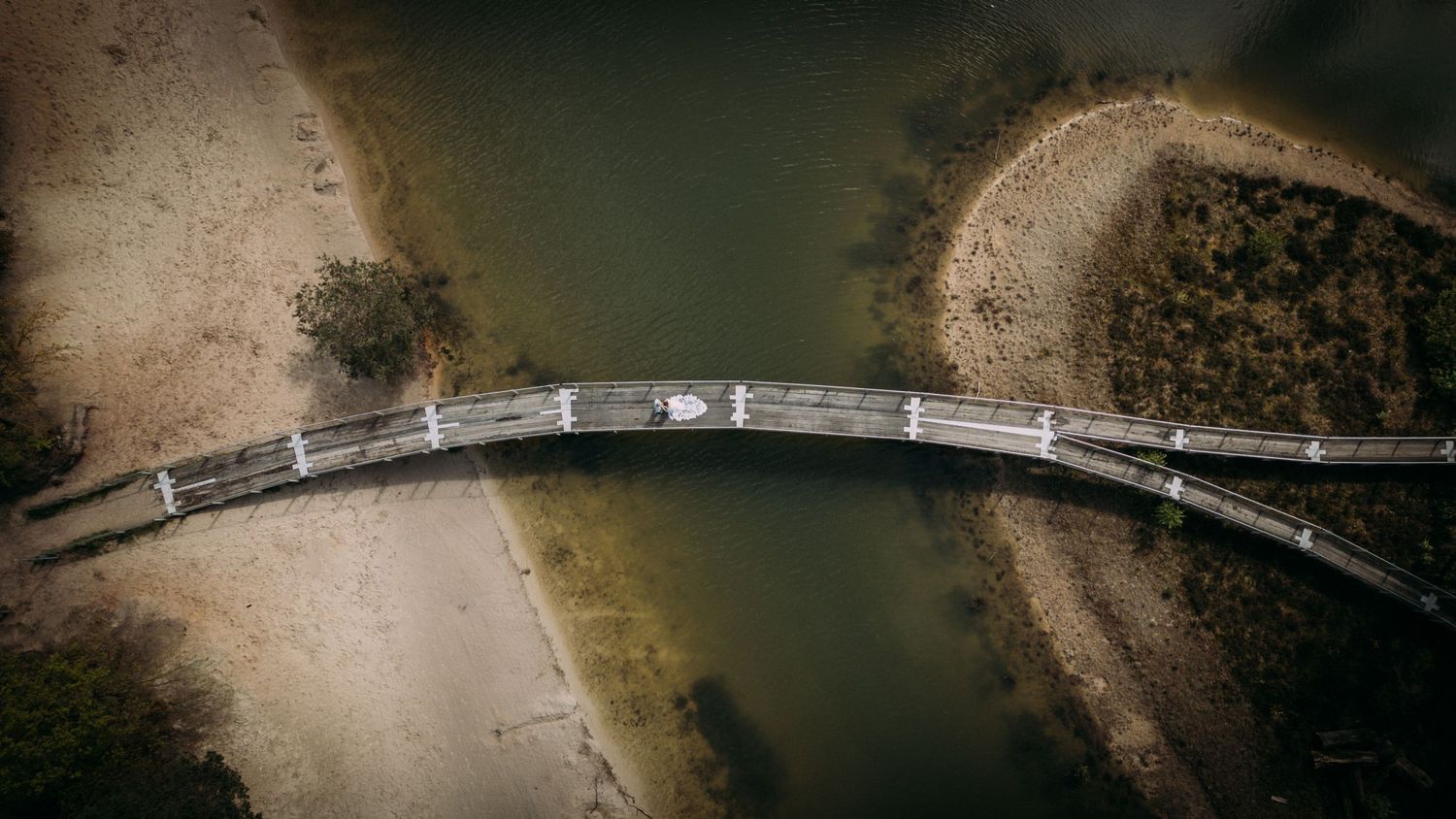 drone shot de bruidsgasten uniek